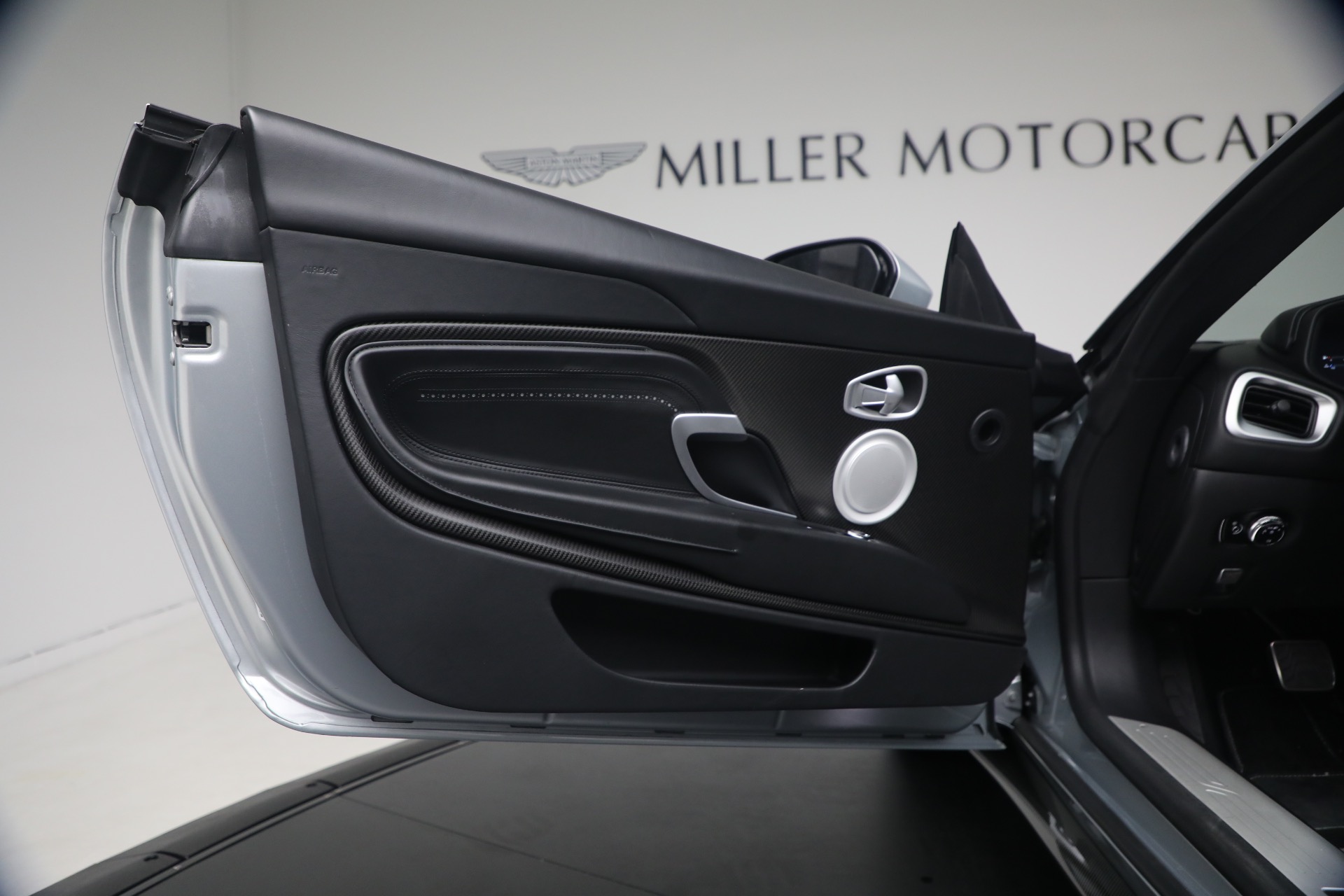 Used-2019-Aston-Martin-DB11-Volante