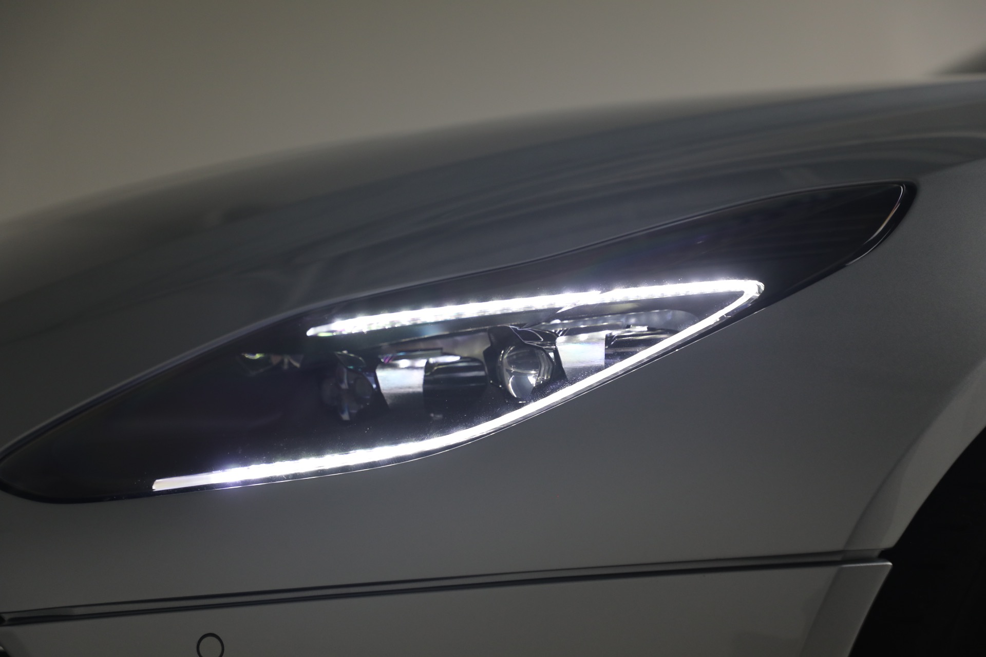 Used-2019-Aston-Martin-DB11-Volante