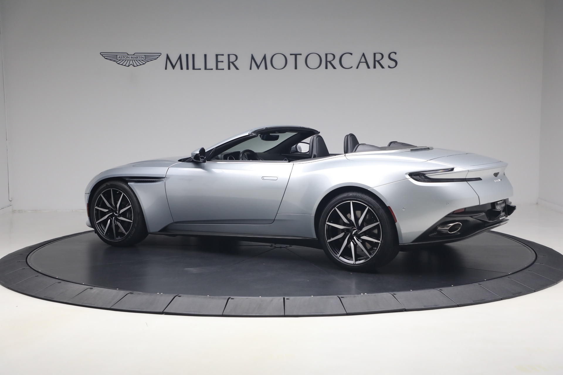 Used-2019-Aston-Martin-DB11-Volante