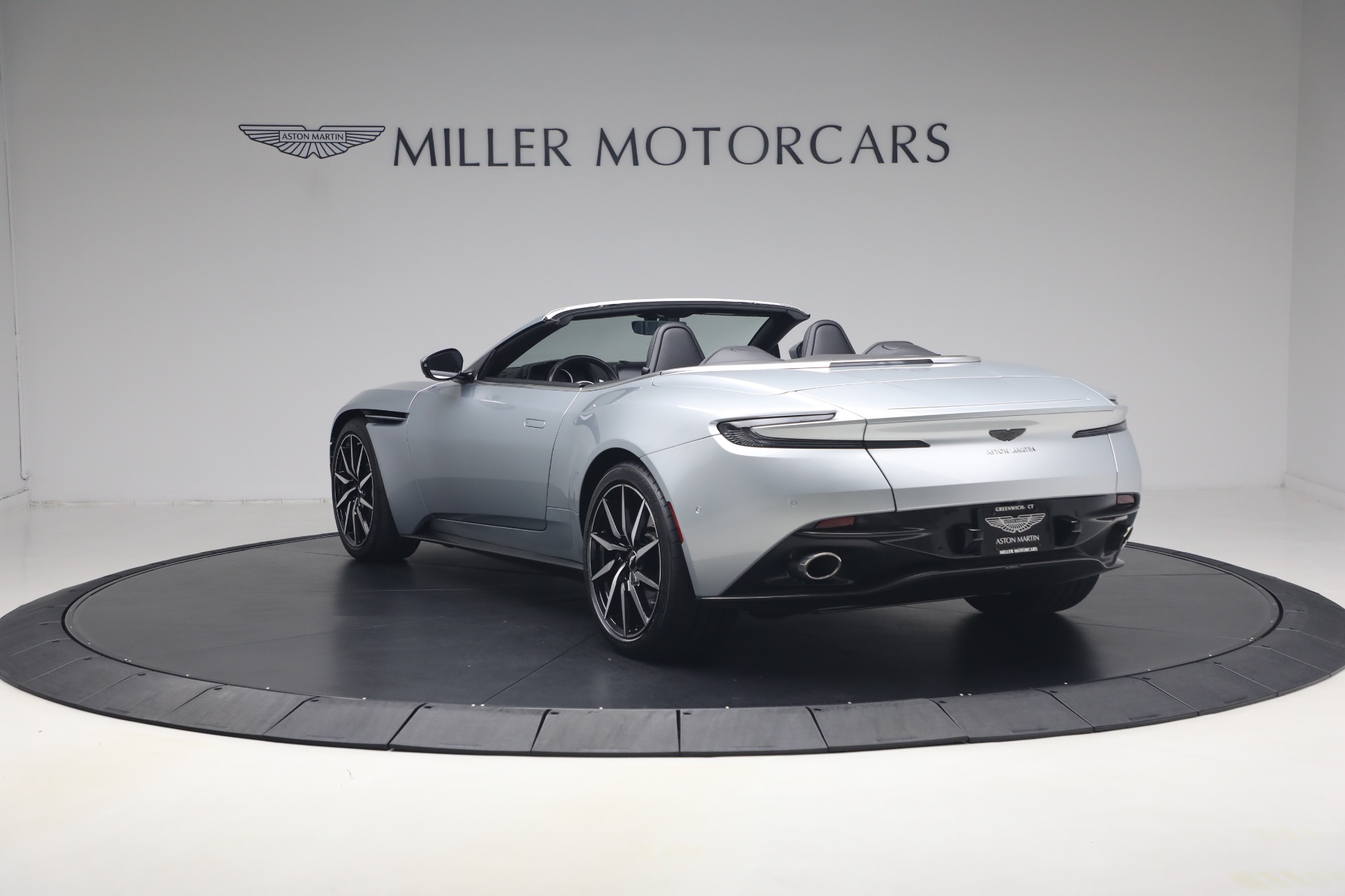 Used-2019-Aston-Martin-DB11-Volante