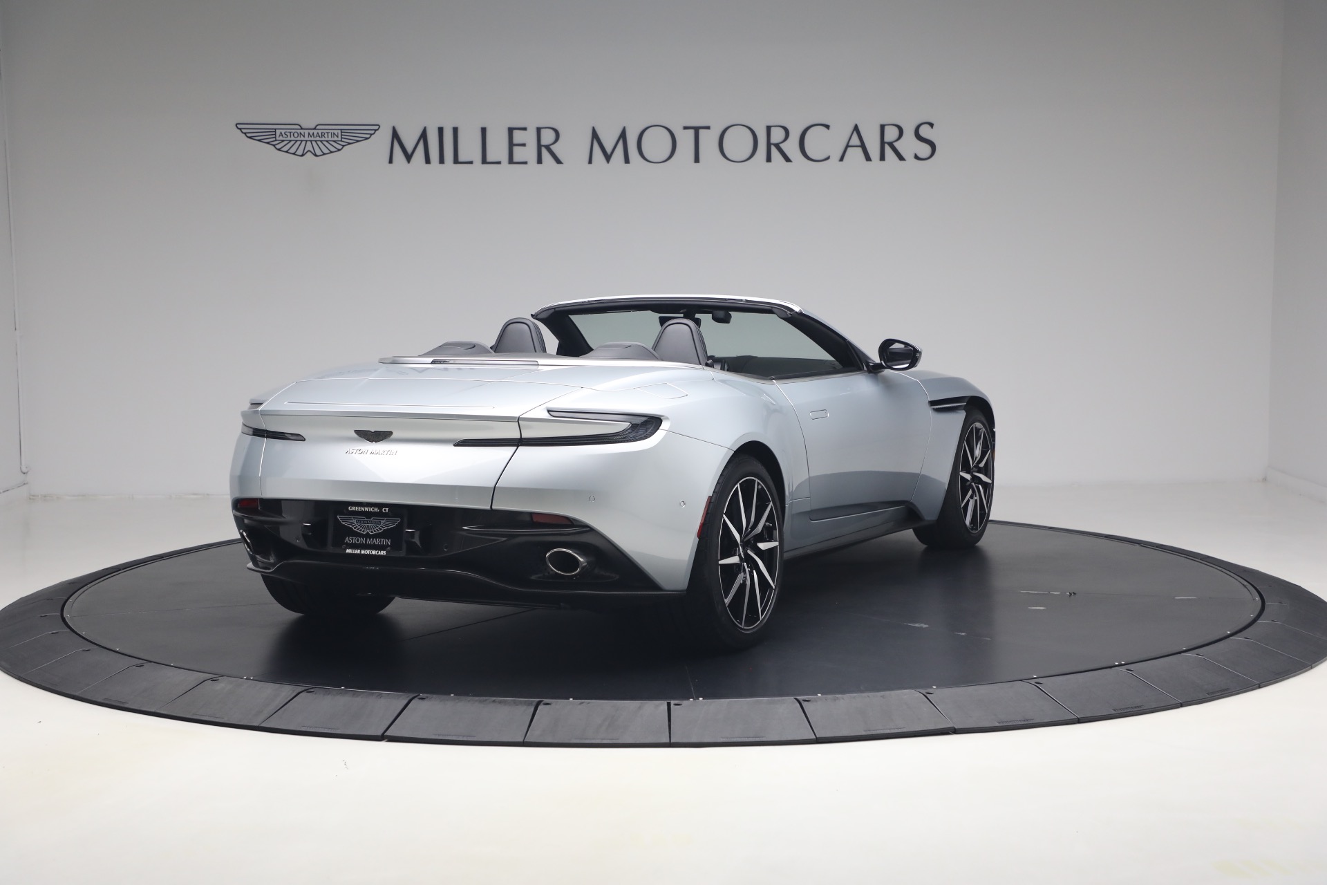 Used-2019-Aston-Martin-DB11-Volante