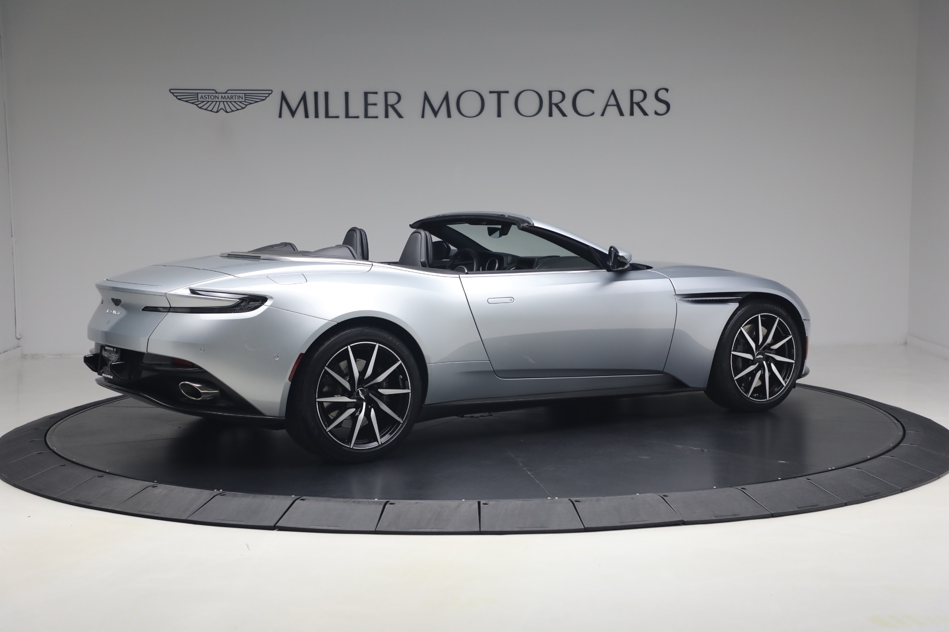 Used-2019-Aston-Martin-DB11-Volante