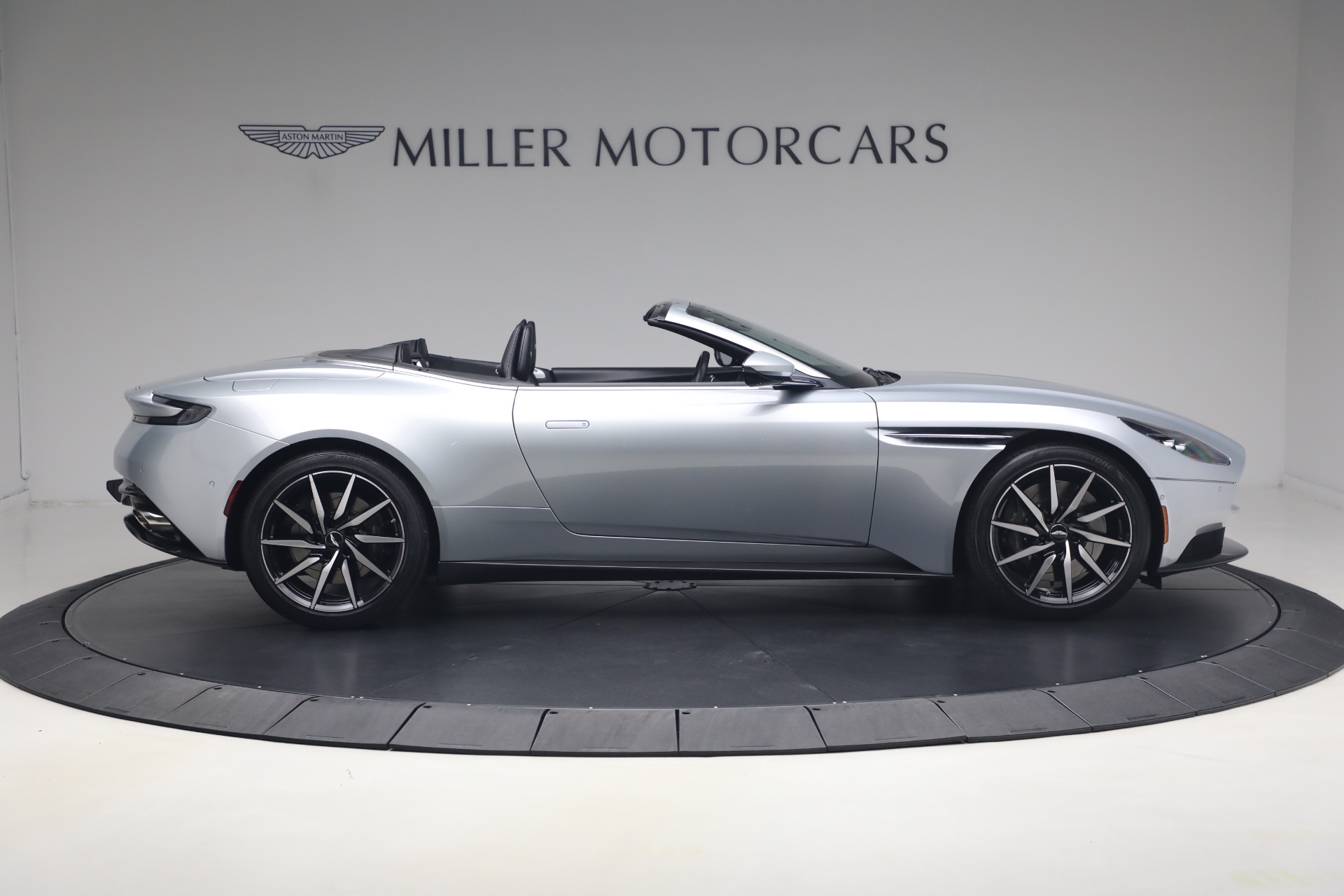 Used-2019-Aston-Martin-DB11-Volante