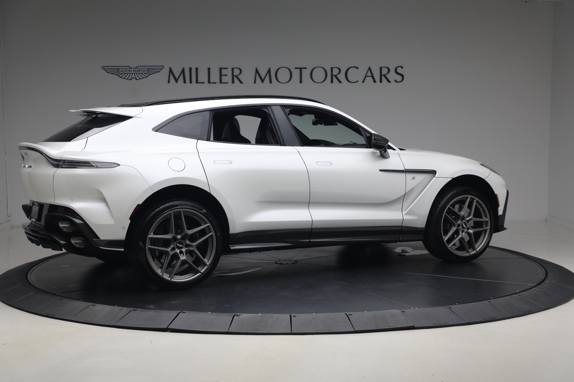 New-2026-Aston-Martin-DBX-S