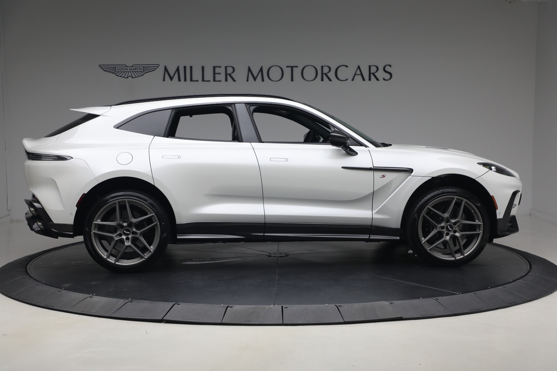 New-2026-Aston-Martin-DBX-S