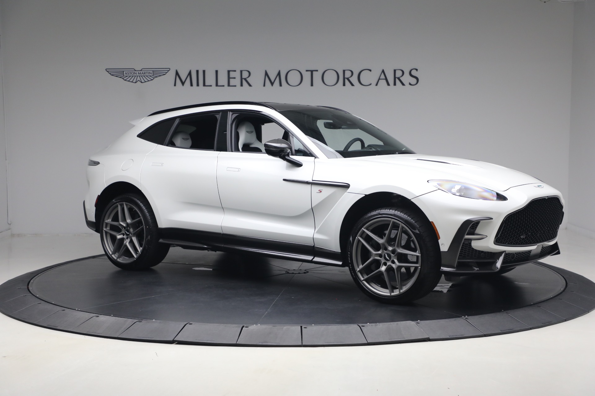 New-2026-Aston-Martin-DBX-S
