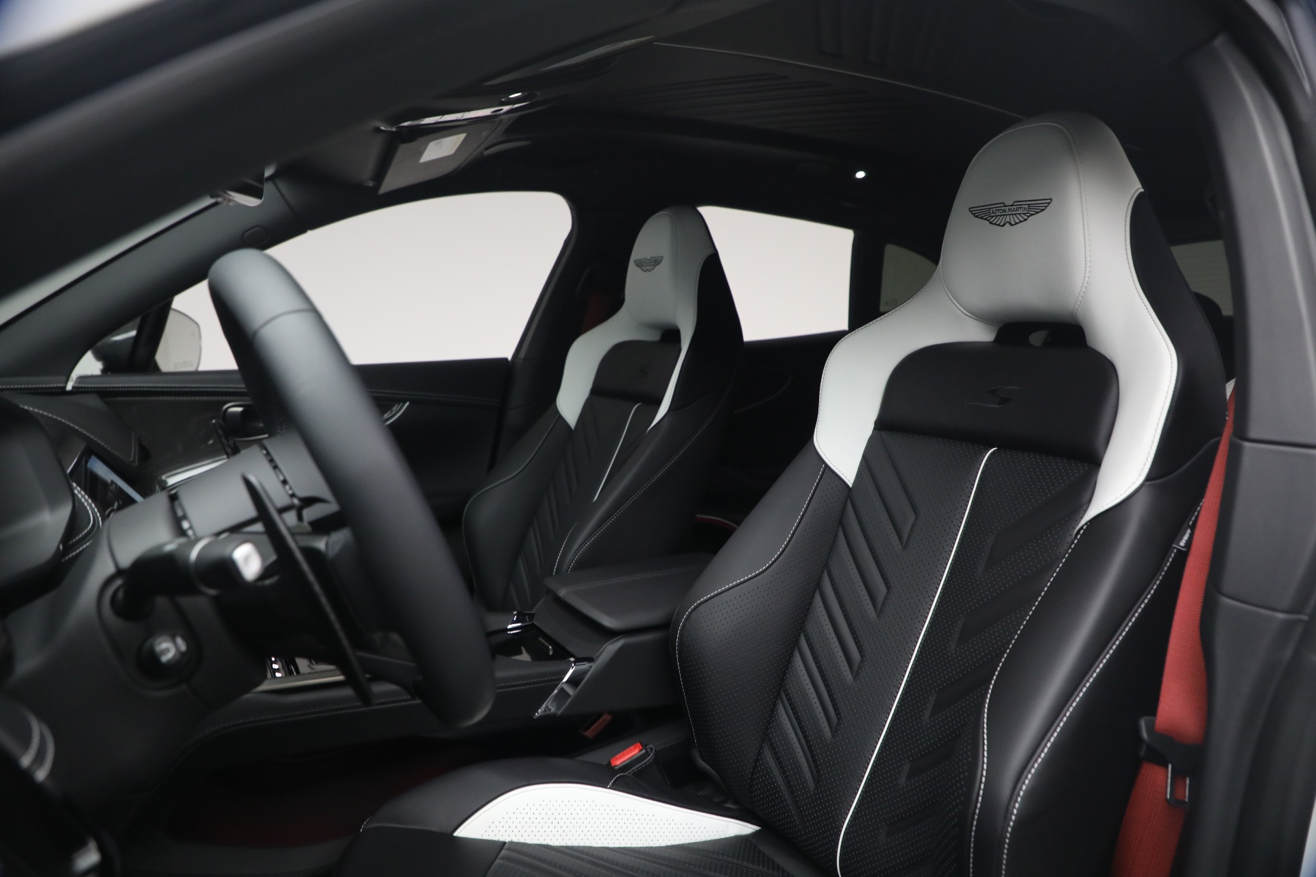 New-2026-Aston-Martin-DBX-S