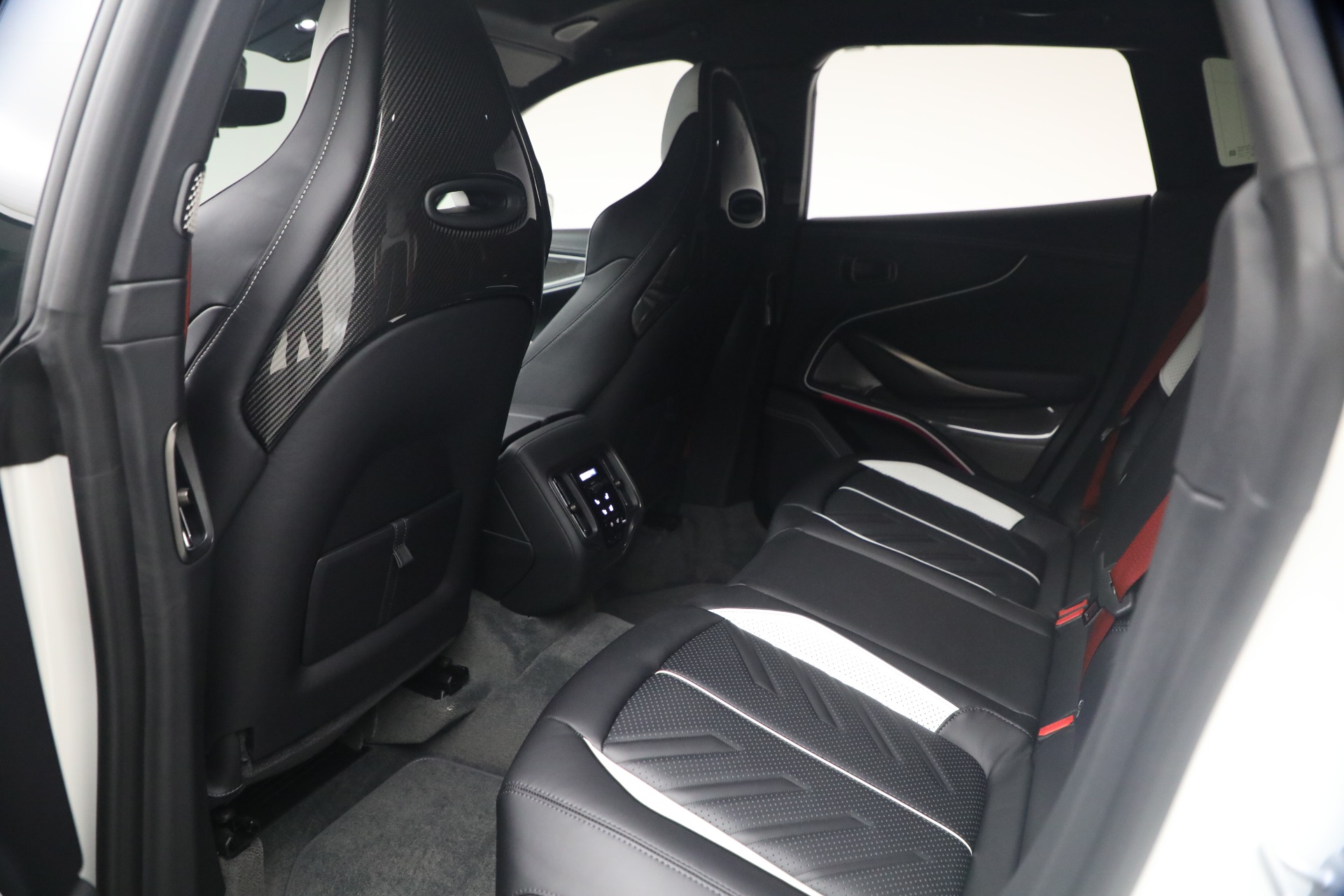 New-2026-Aston-Martin-DBX-S