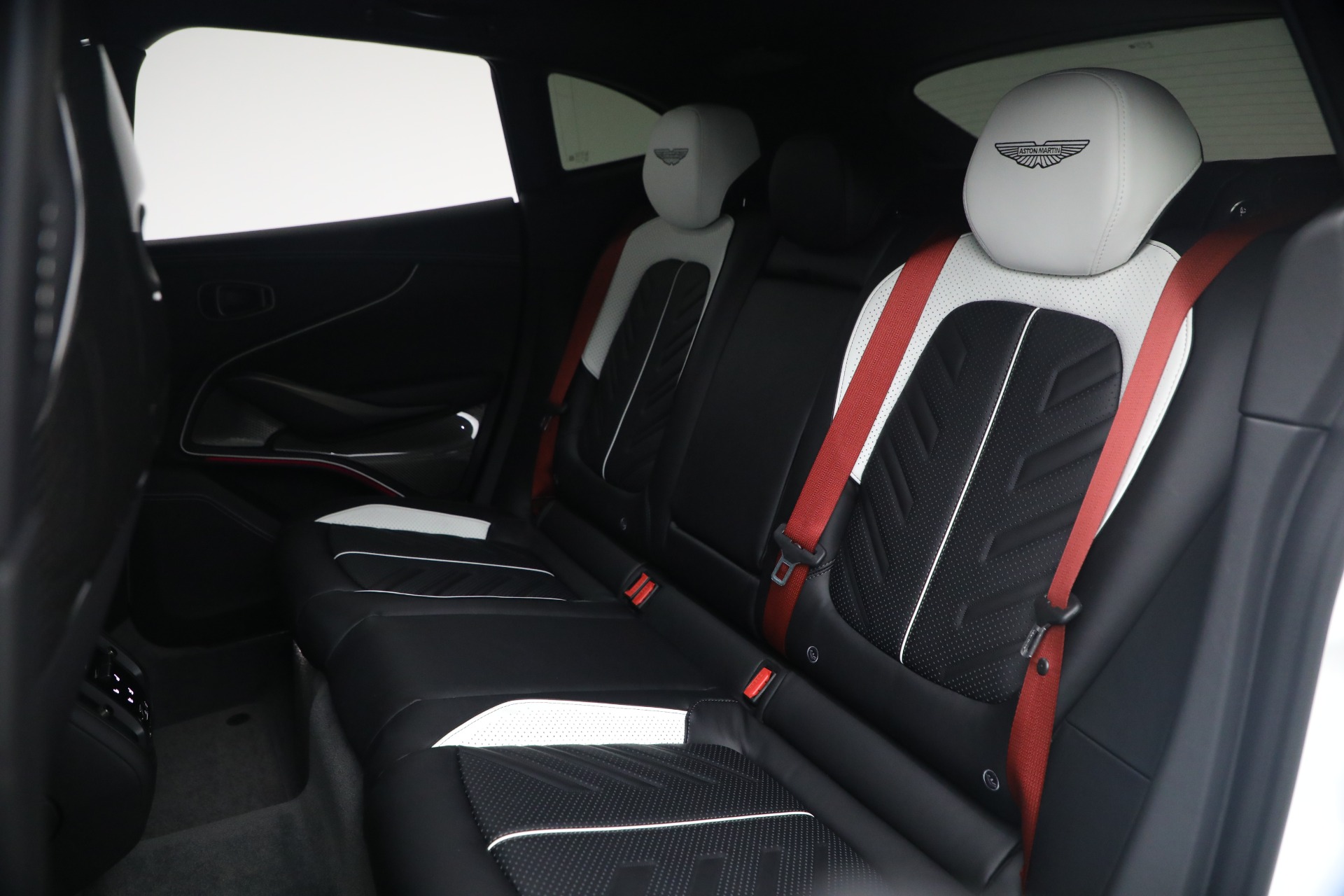 New-2026-Aston-Martin-DBX-S