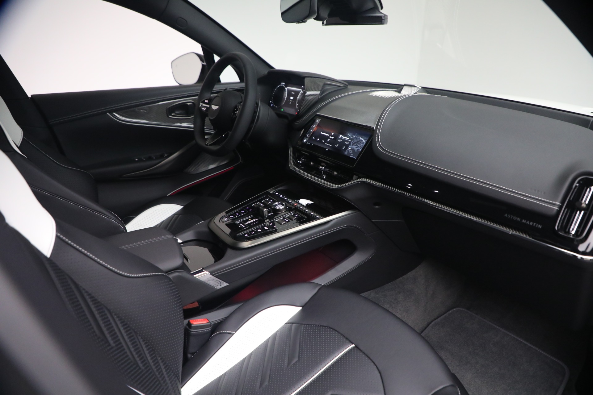 New-2026-Aston-Martin-DBX-S