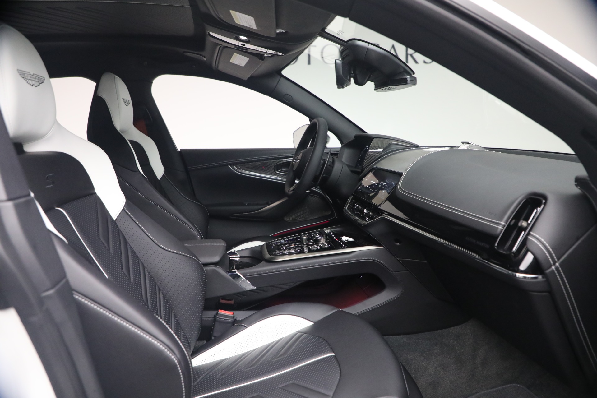 New-2026-Aston-Martin-DBX-S
