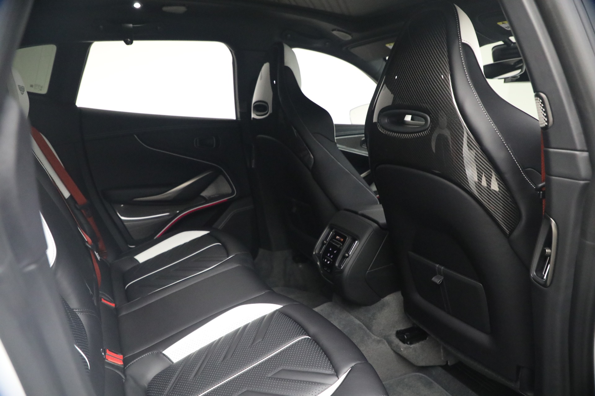 New-2026-Aston-Martin-DBX-S