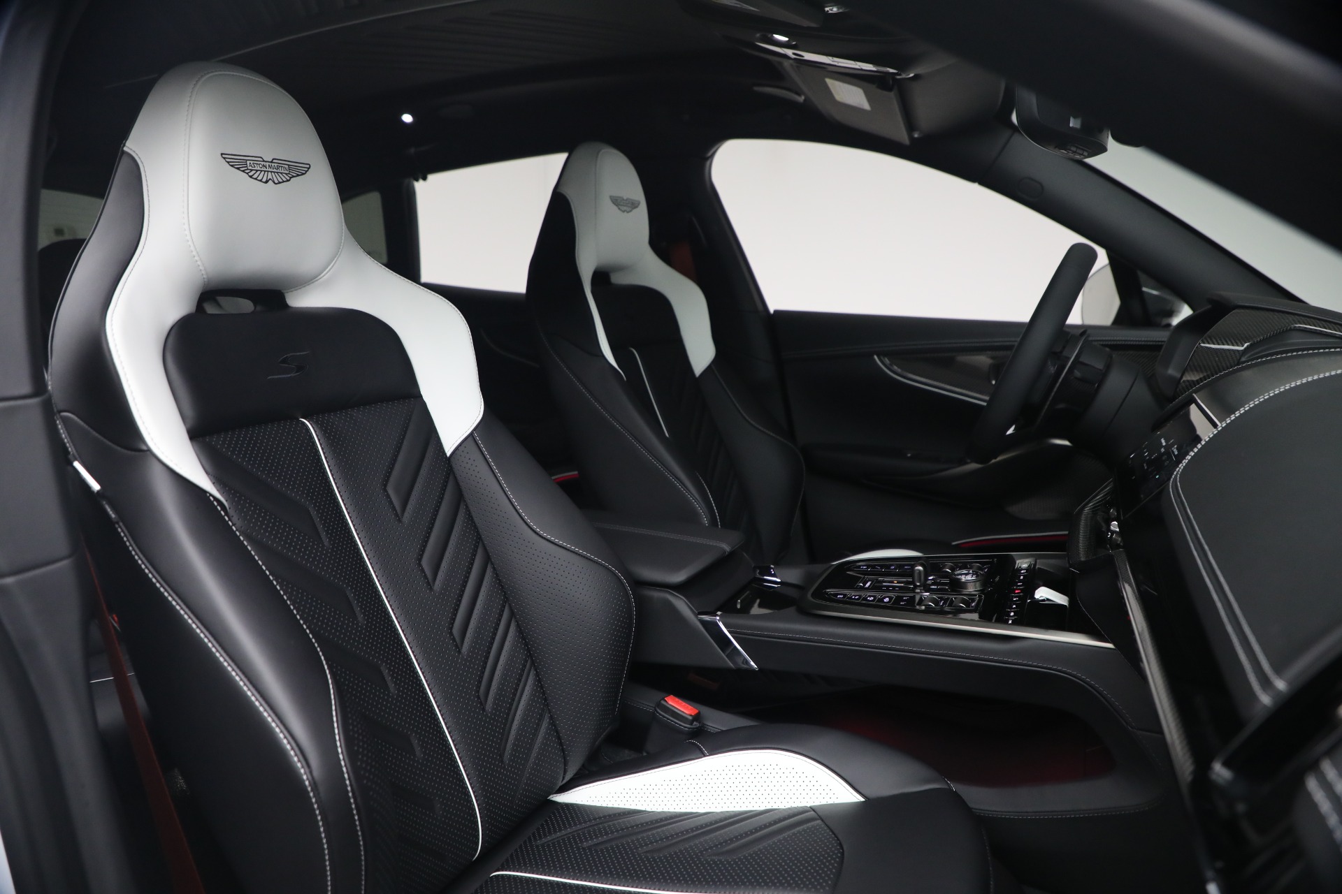 New-2026-Aston-Martin-DBX-S