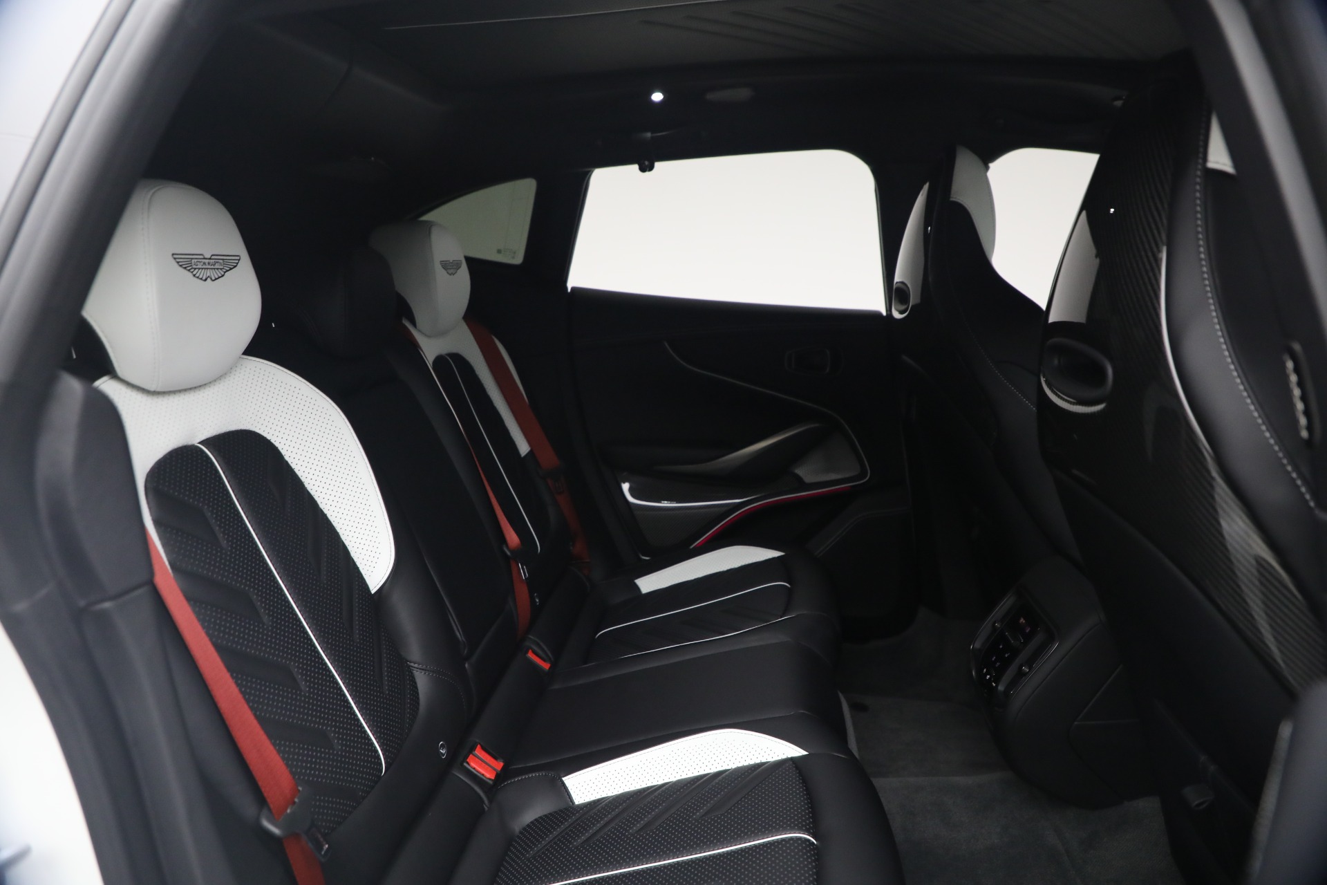 New-2026-Aston-Martin-DBX-S