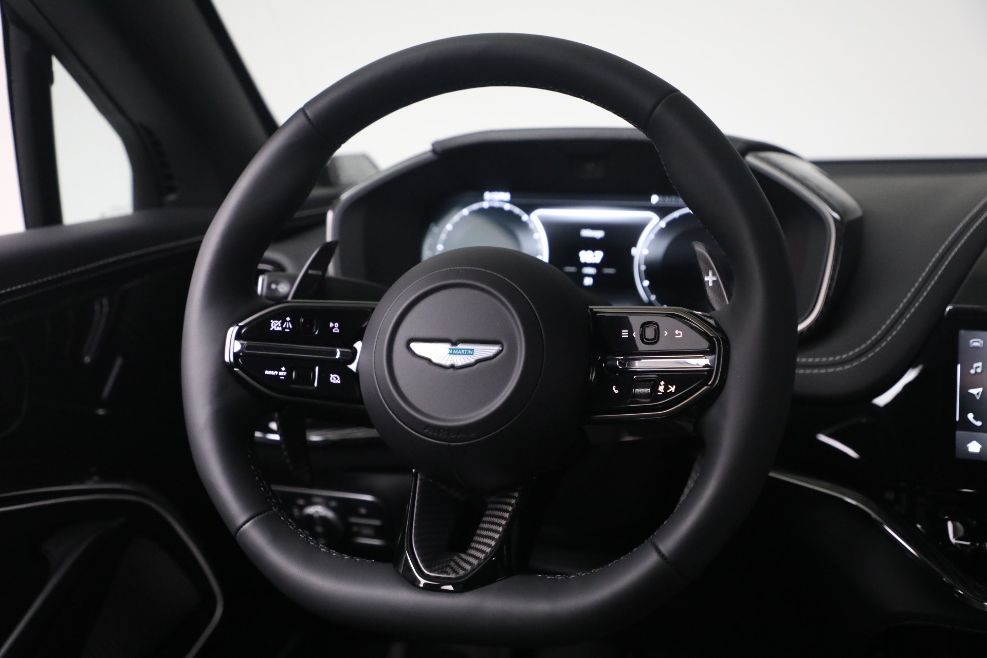 New-2026-Aston-Martin-DBX-S