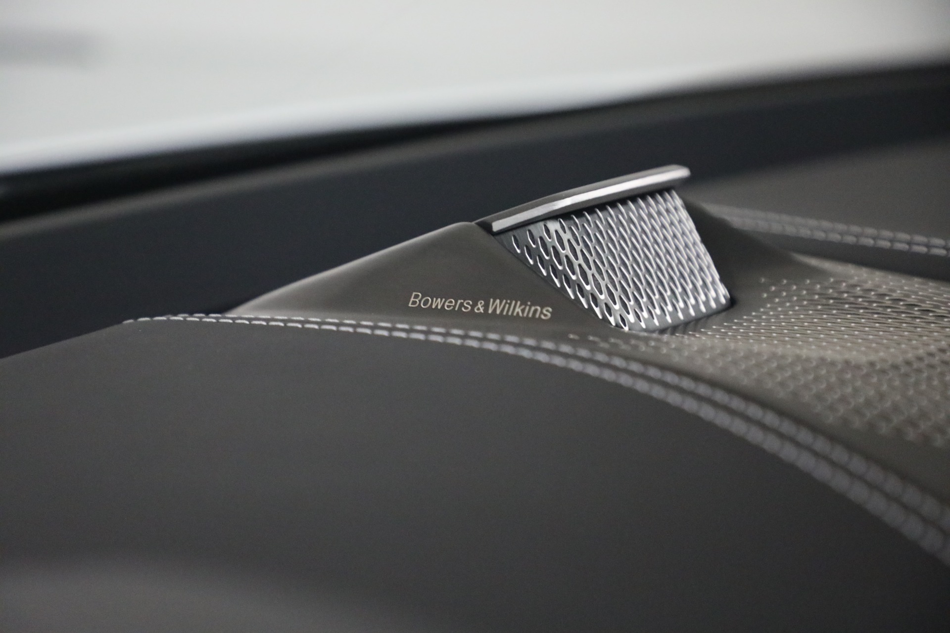 New-2026-Aston-Martin-DBX-S