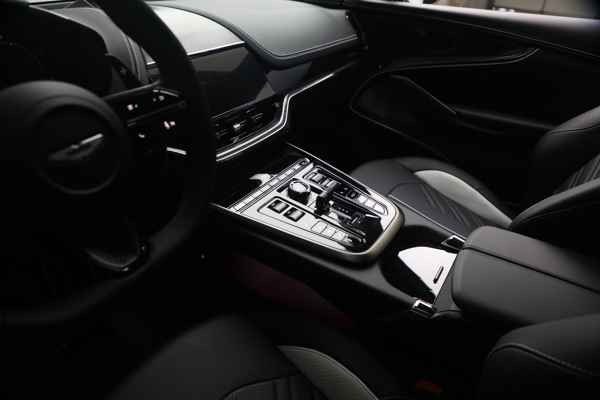New-2026-Aston-Martin-DBX-S
