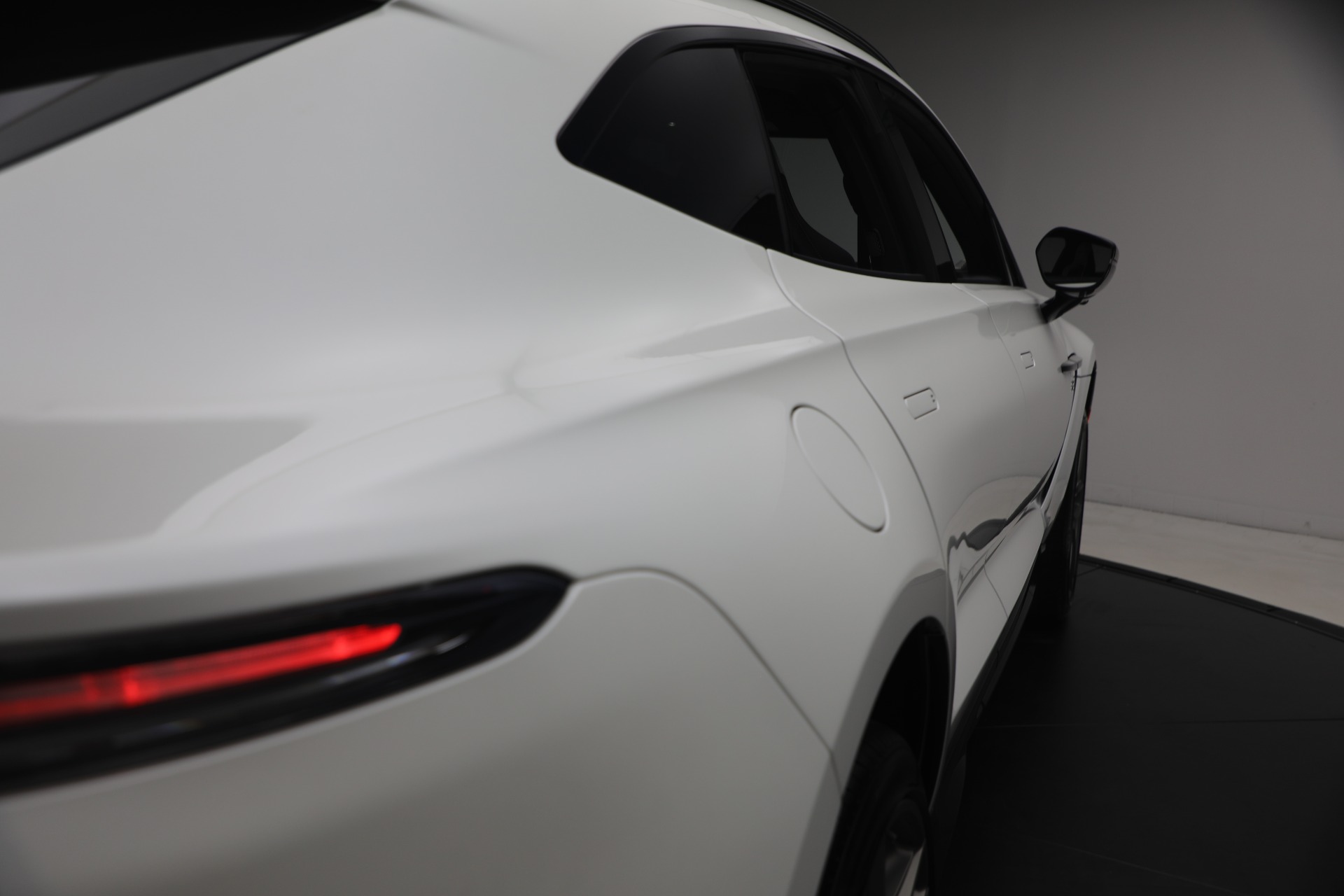 New-2026-Aston-Martin-DBX-S