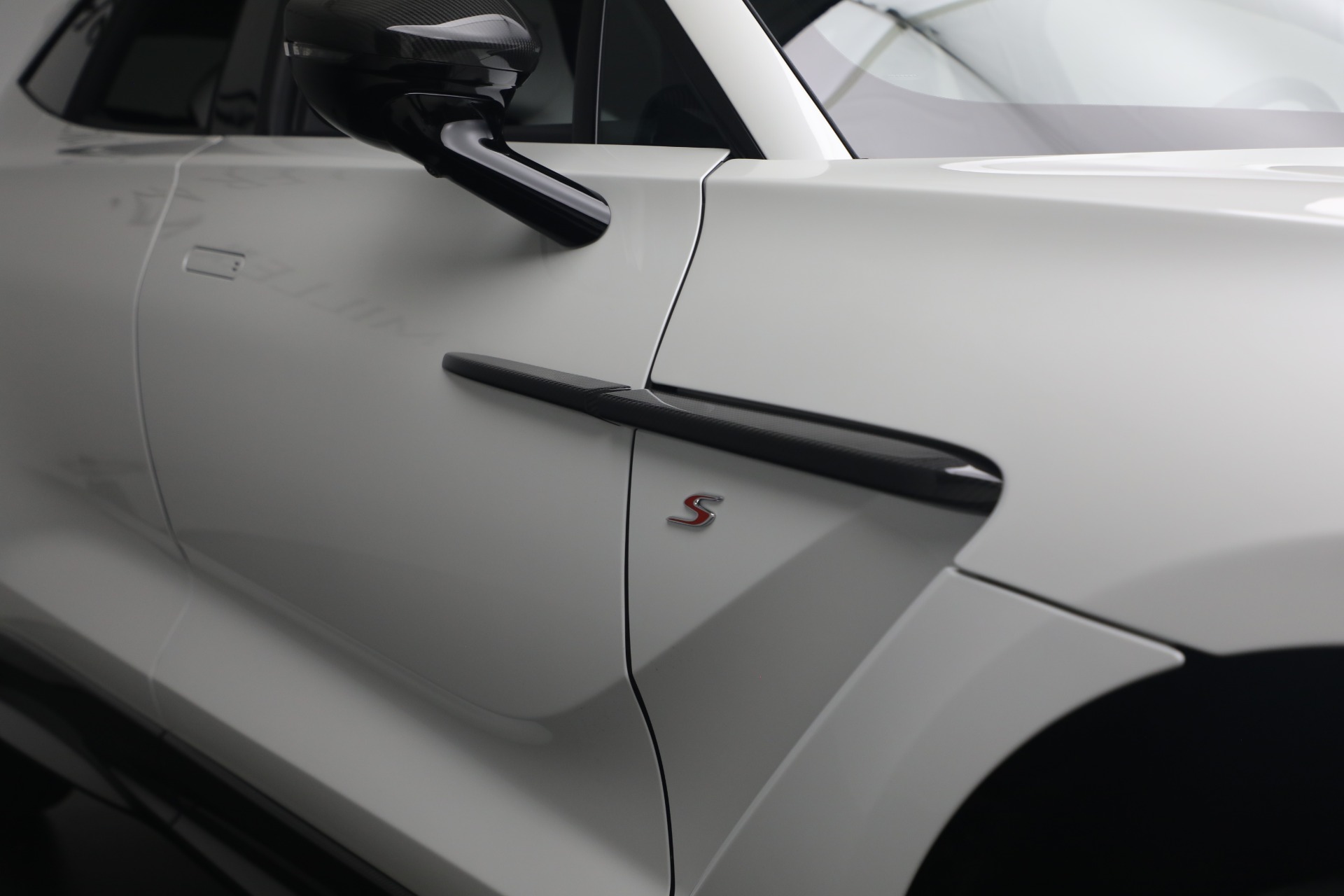 New-2026-Aston-Martin-DBX-S