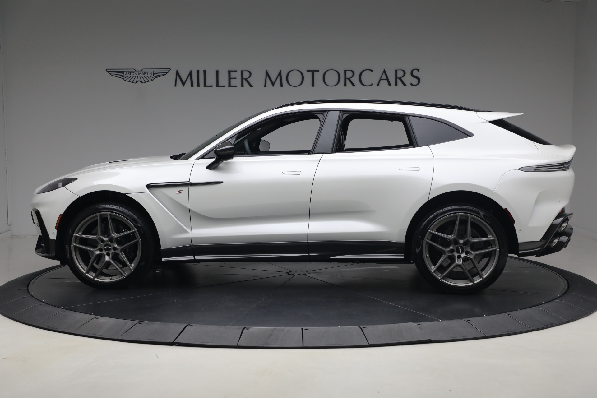 New-2026-Aston-Martin-DBX-S