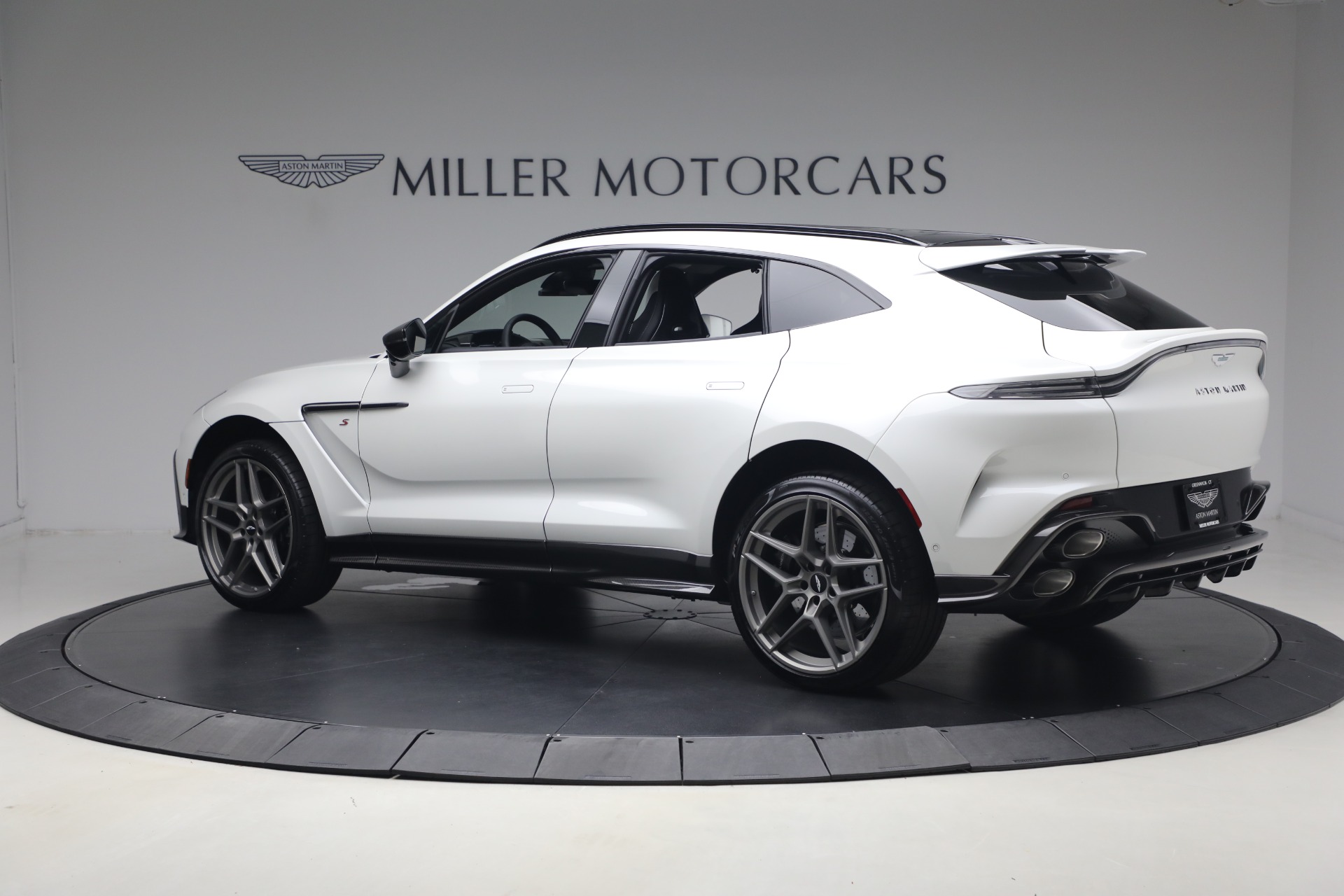 New-2026-Aston-Martin-DBX-S