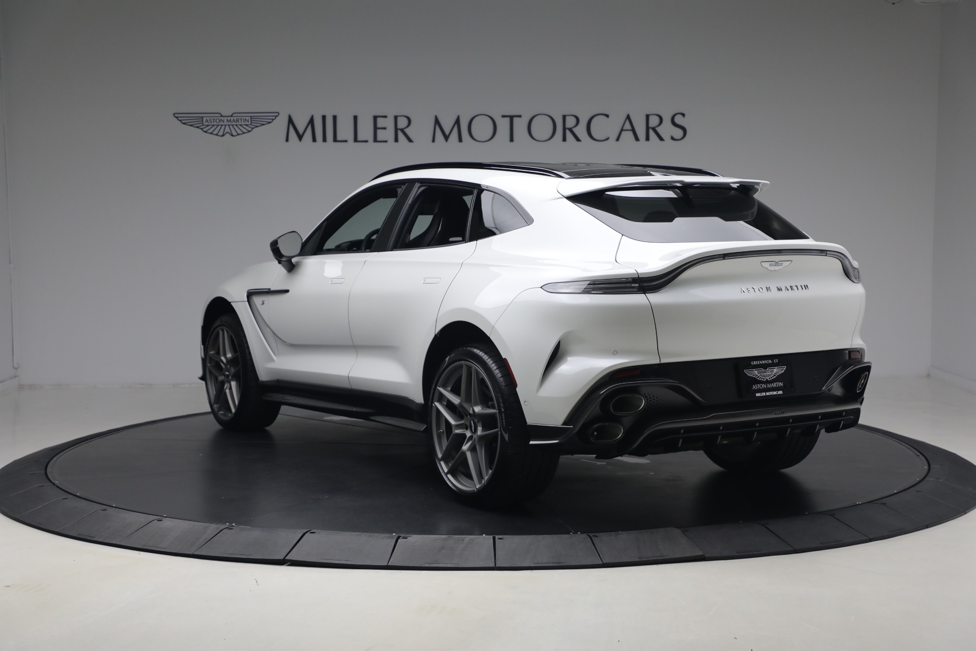 New-2026-Aston-Martin-DBX-S