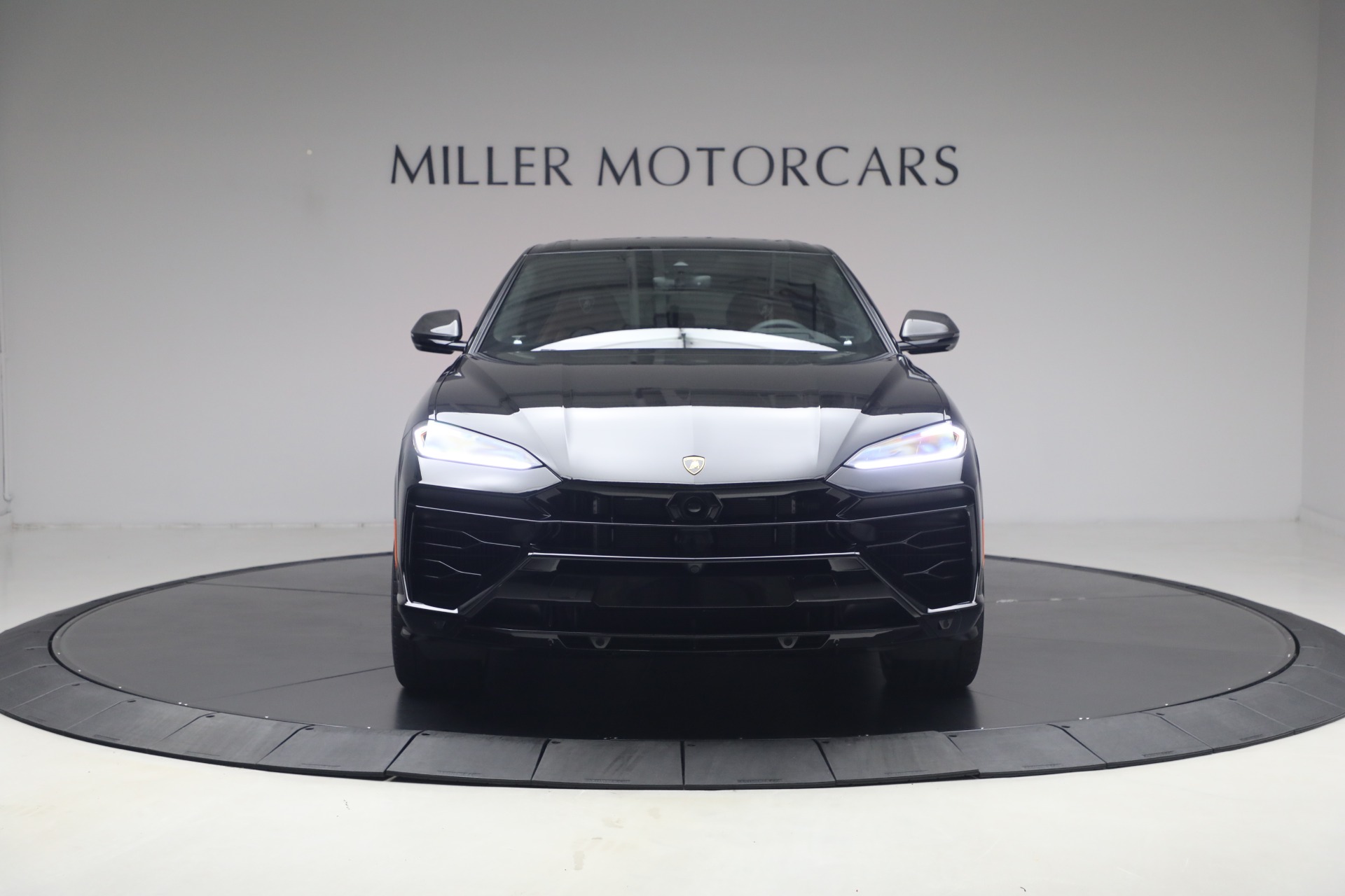 Used-2025-Lamborghini-Urus-SE