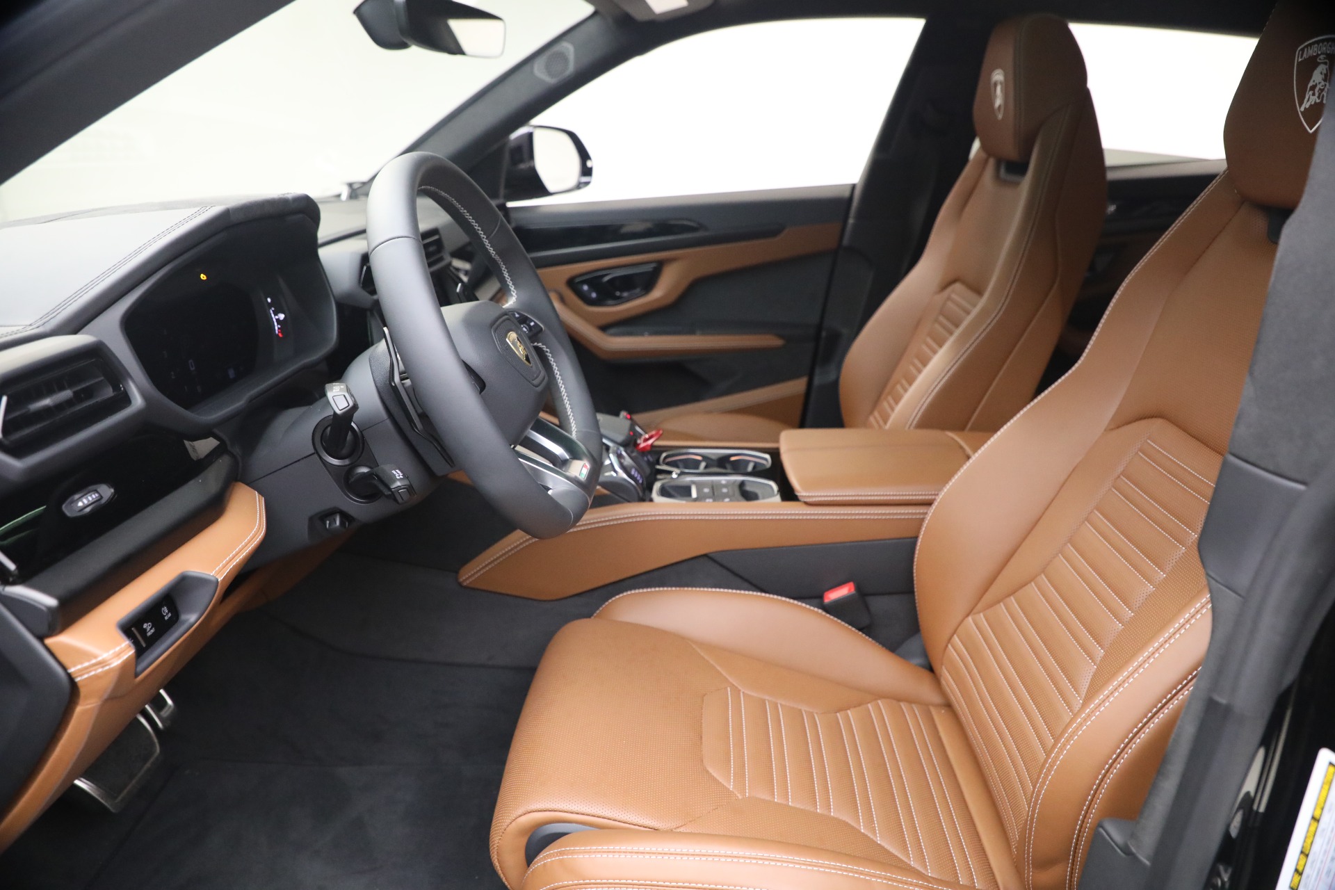 Used-2025-Lamborghini-Urus-SE