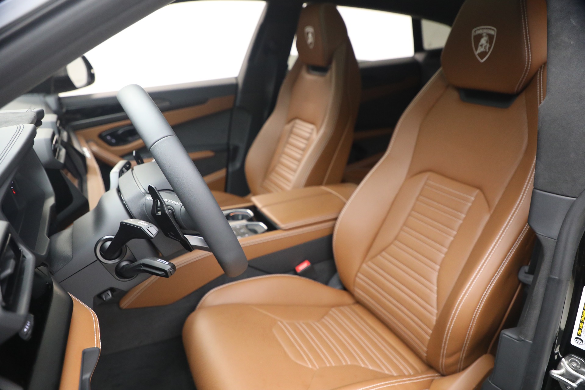 Used-2025-Lamborghini-Urus-SE