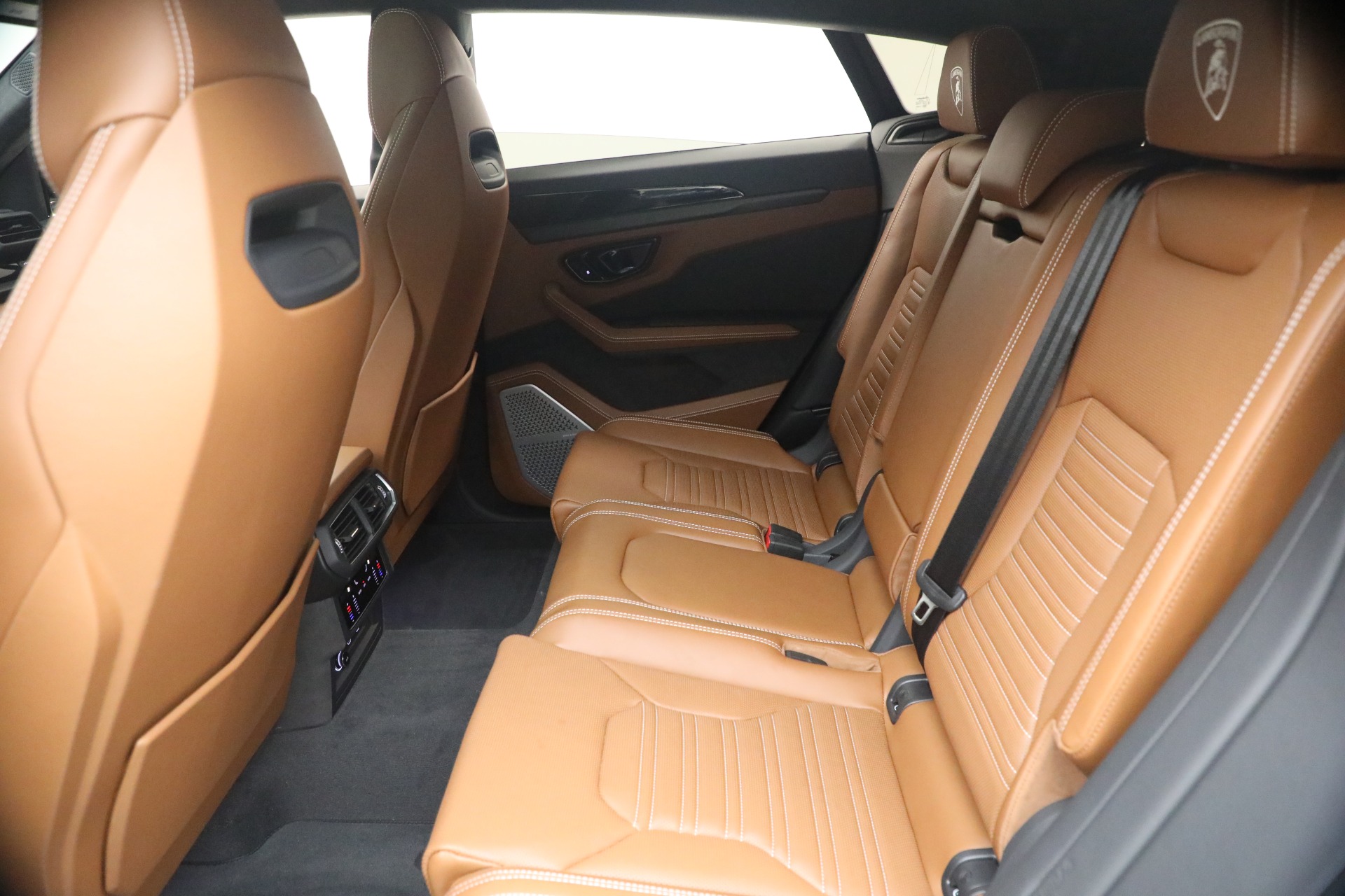 Used-2025-Lamborghini-Urus-SE