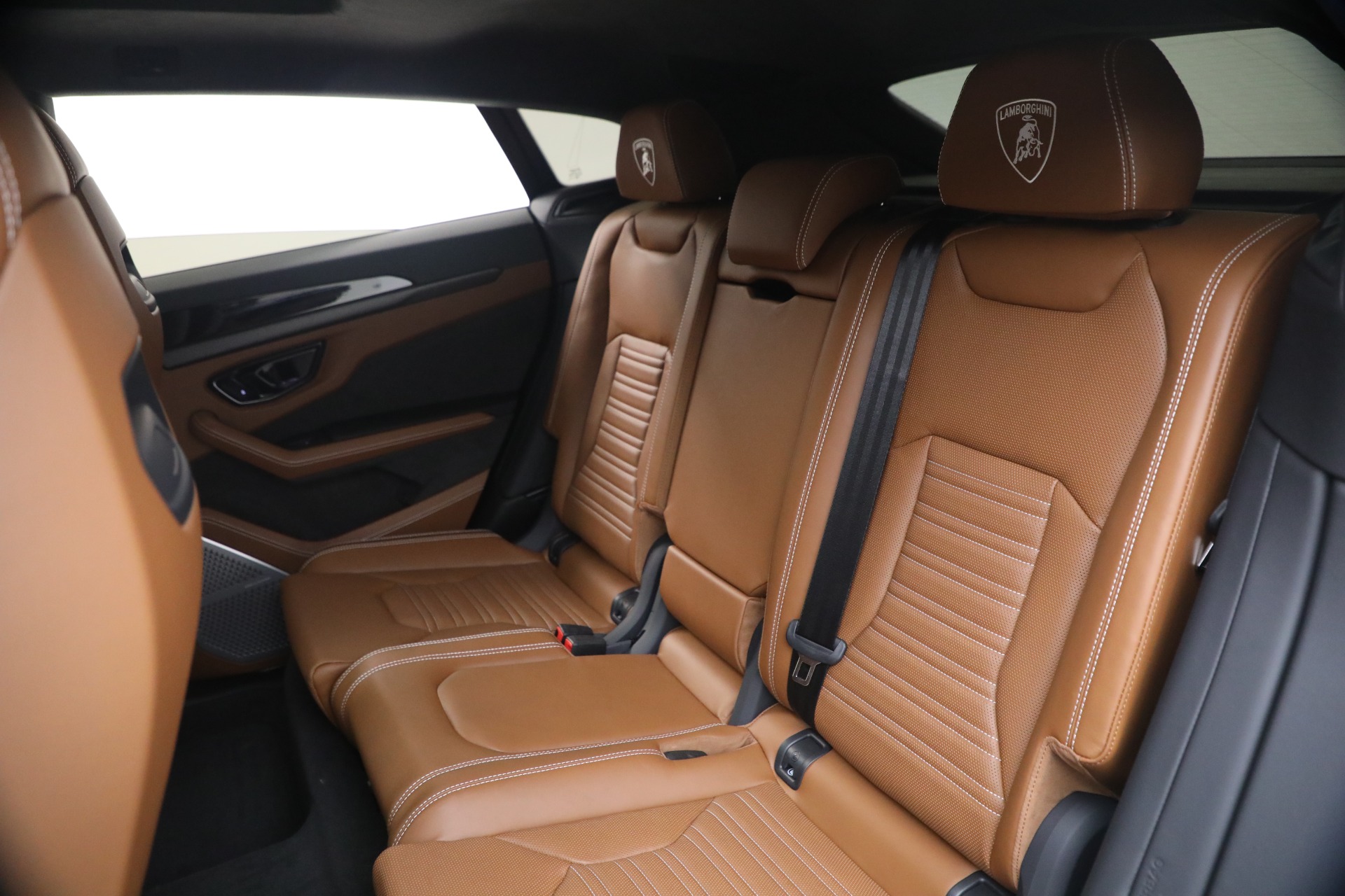 Used-2025-Lamborghini-Urus-SE
