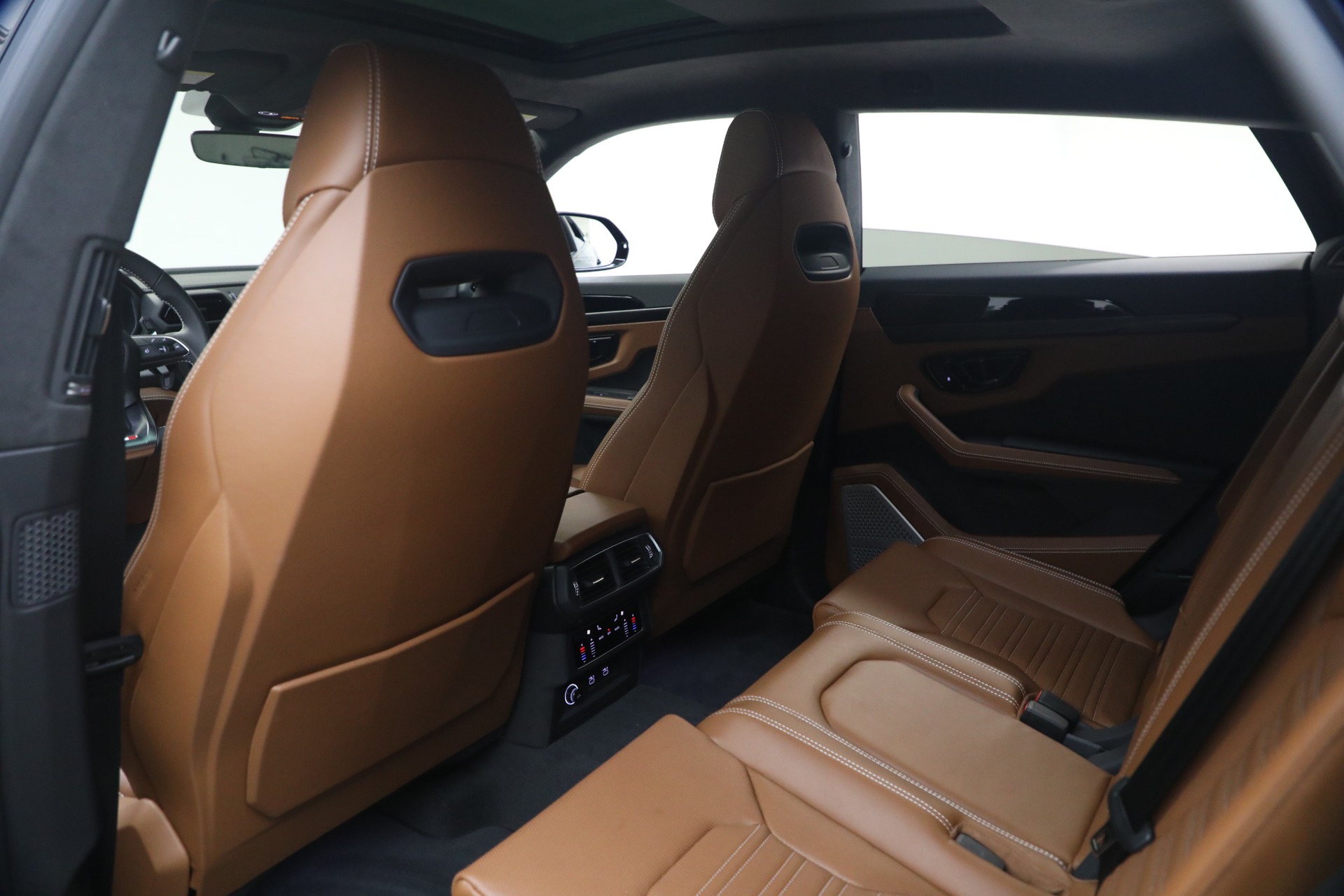 Used-2025-Lamborghini-Urus-SE