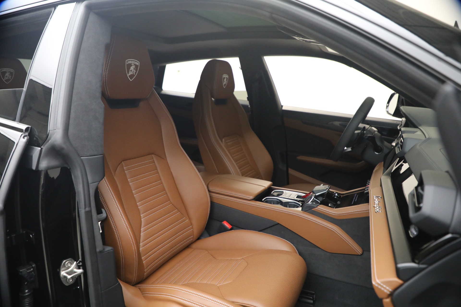 Used-2025-Lamborghini-Urus-SE
