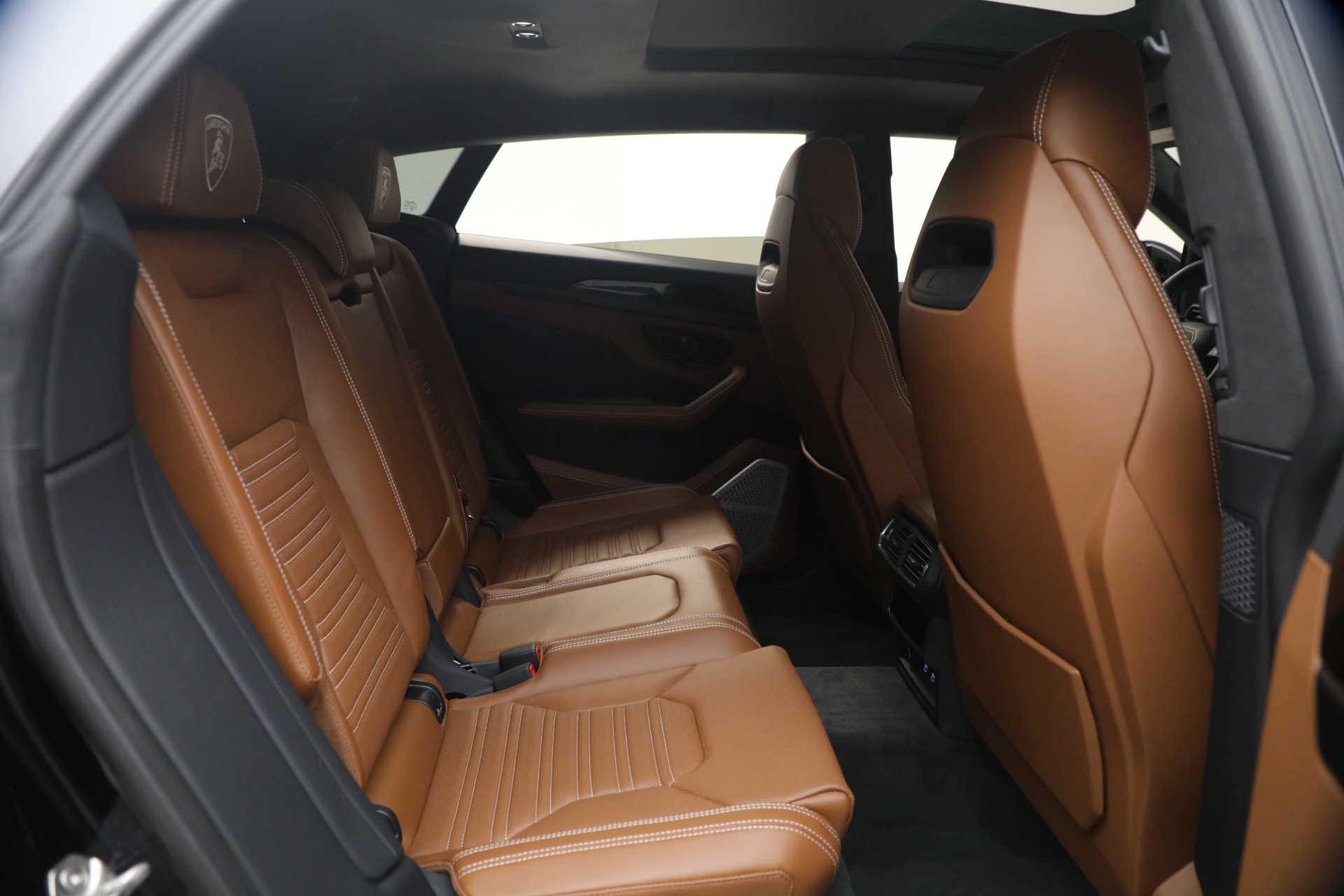 Used-2025-Lamborghini-Urus-SE