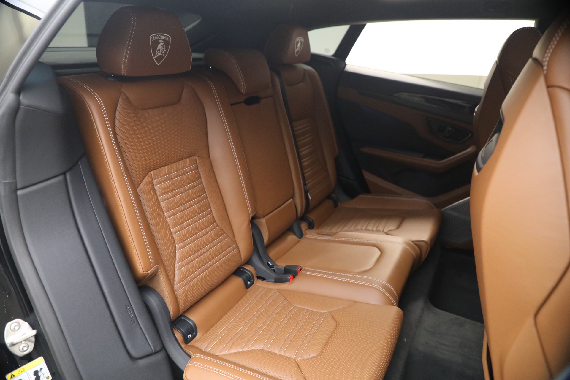 Used-2025-Lamborghini-Urus-SE