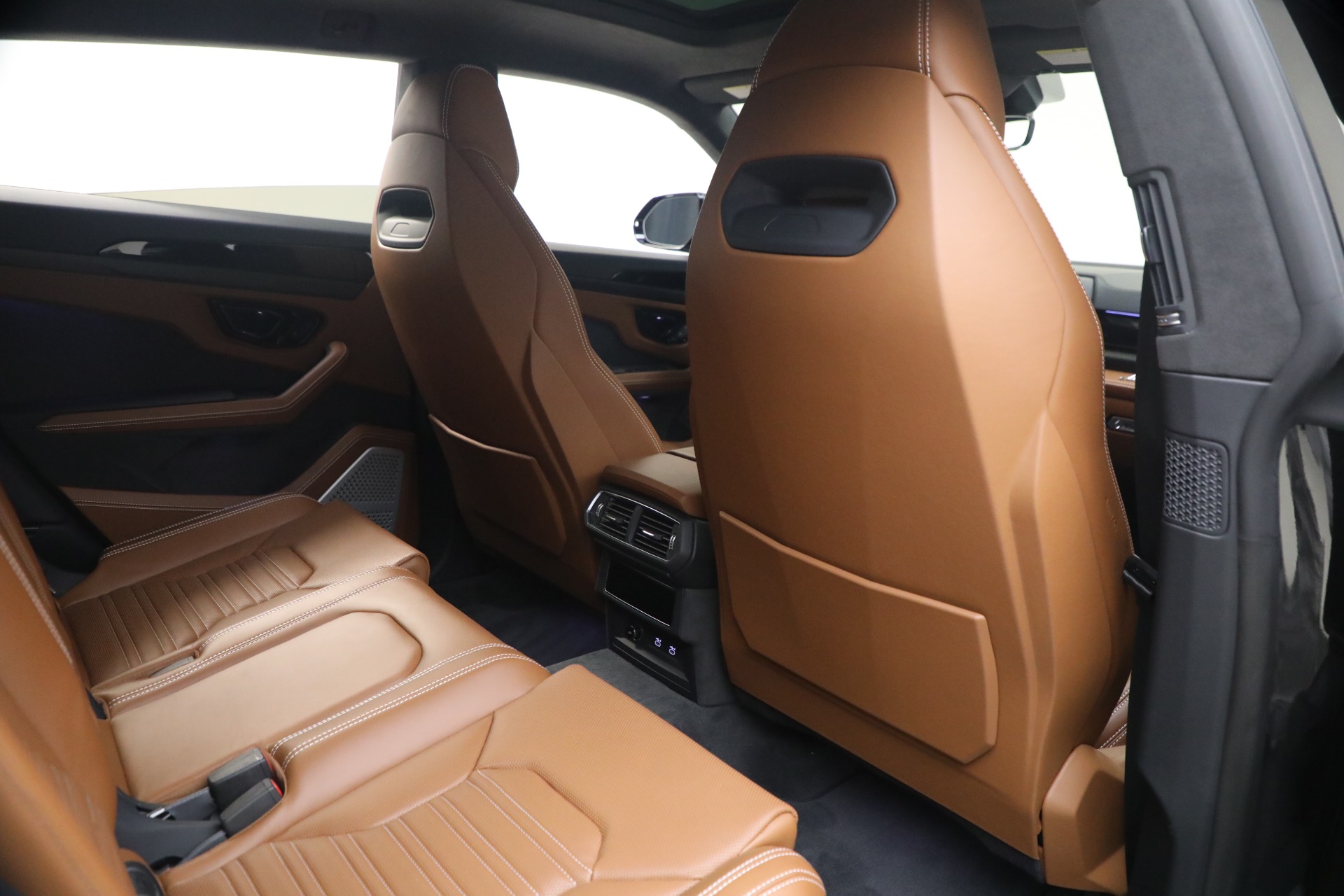 Used-2025-Lamborghini-Urus-SE