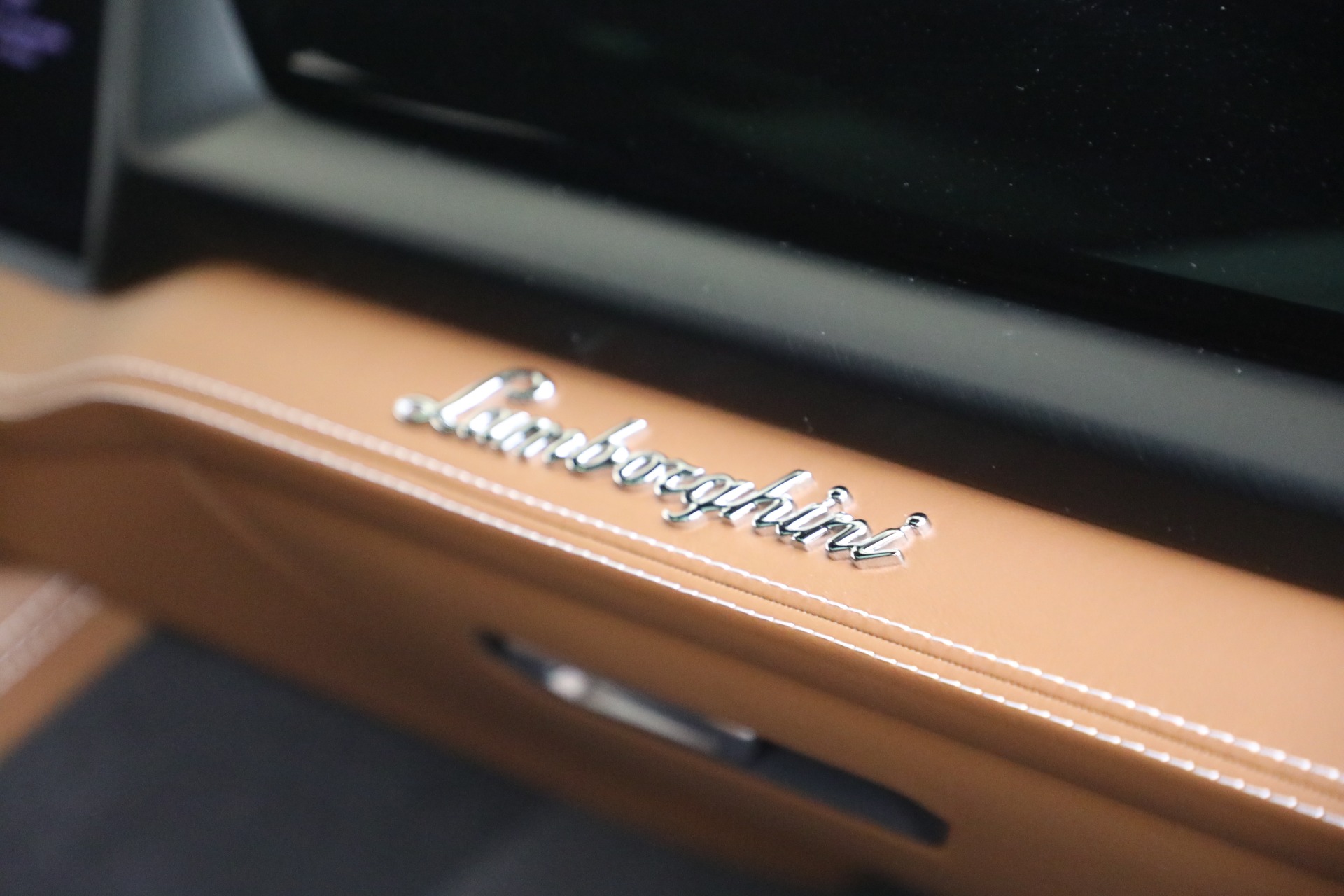 Used-2025-Lamborghini-Urus-SE