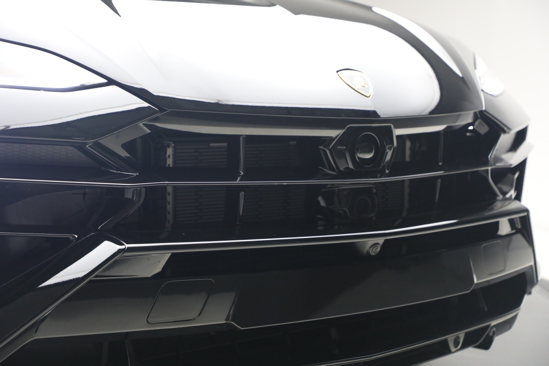 Used-2025-Lamborghini-Urus-SE