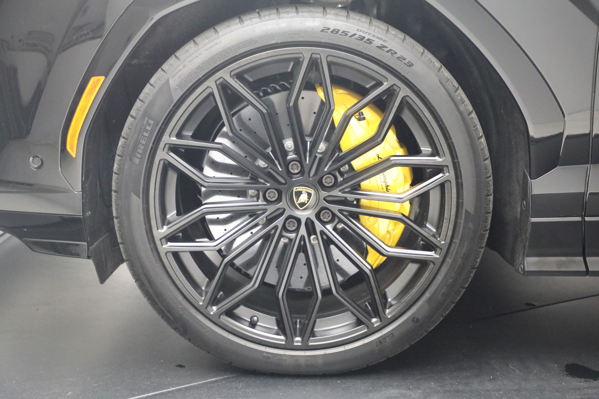 Used-2025-Lamborghini-Urus-SE