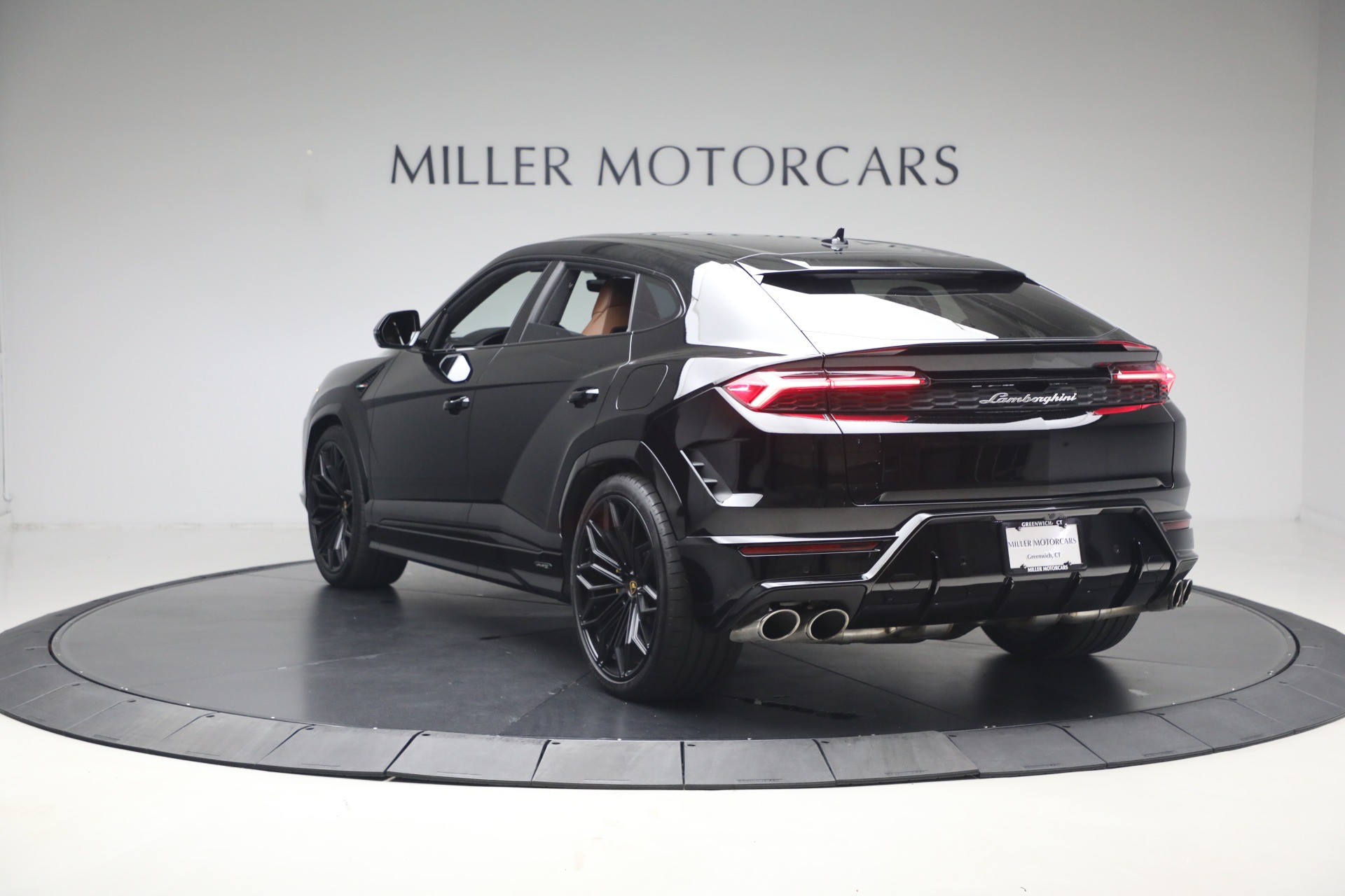 Used-2025-Lamborghini-Urus-SE