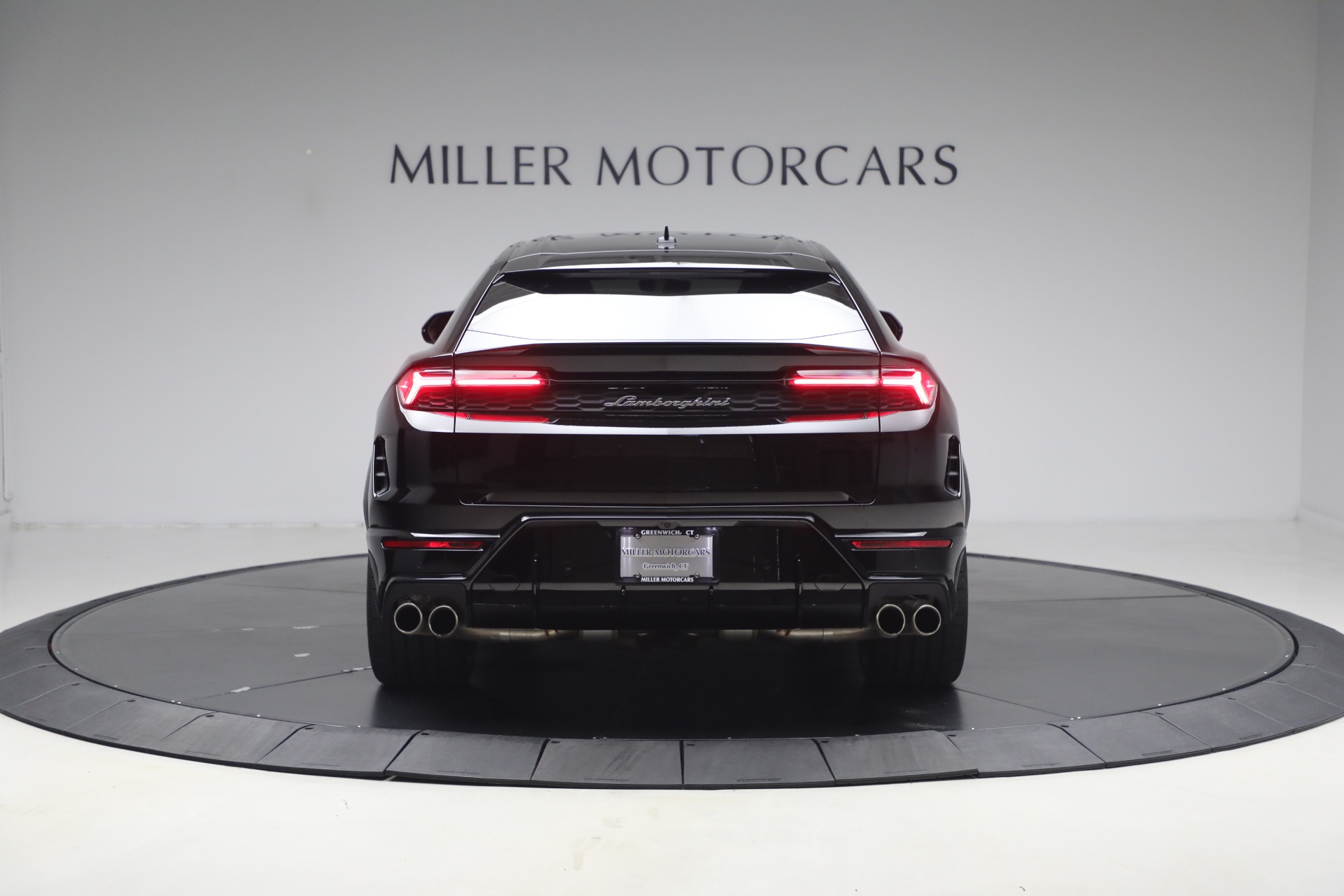 Used-2025-Lamborghini-Urus-SE