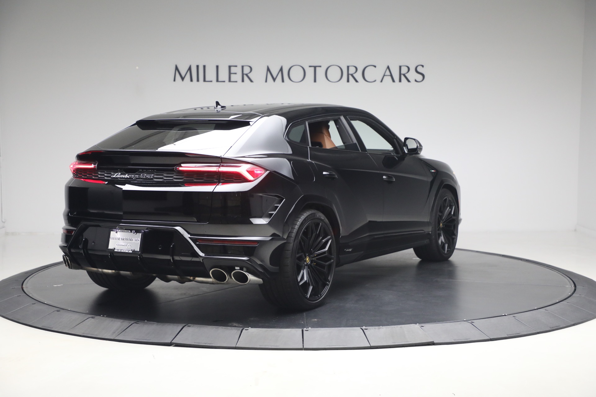 Used-2025-Lamborghini-Urus-SE