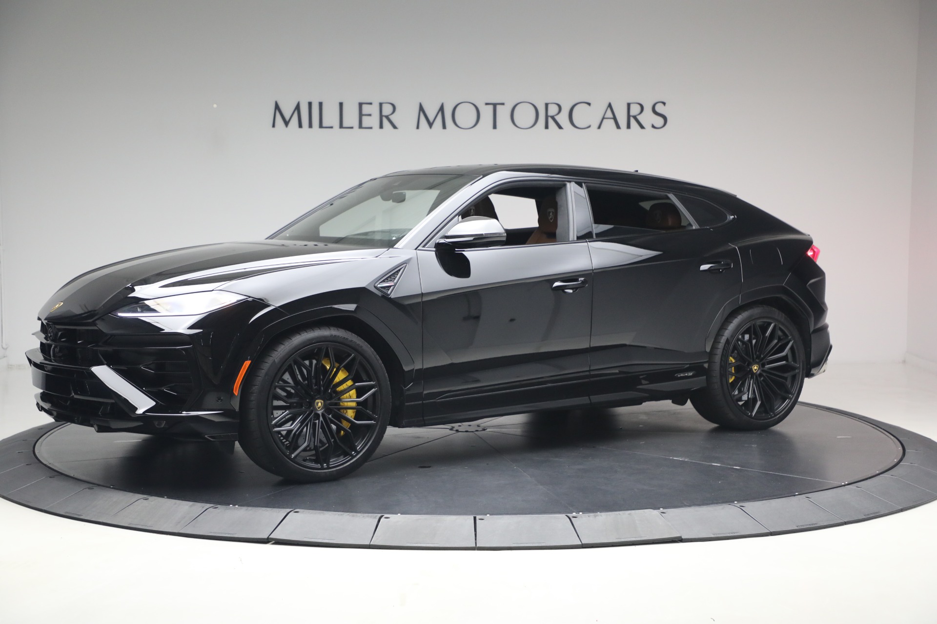 Used-2025-Lamborghini-Urus-SE