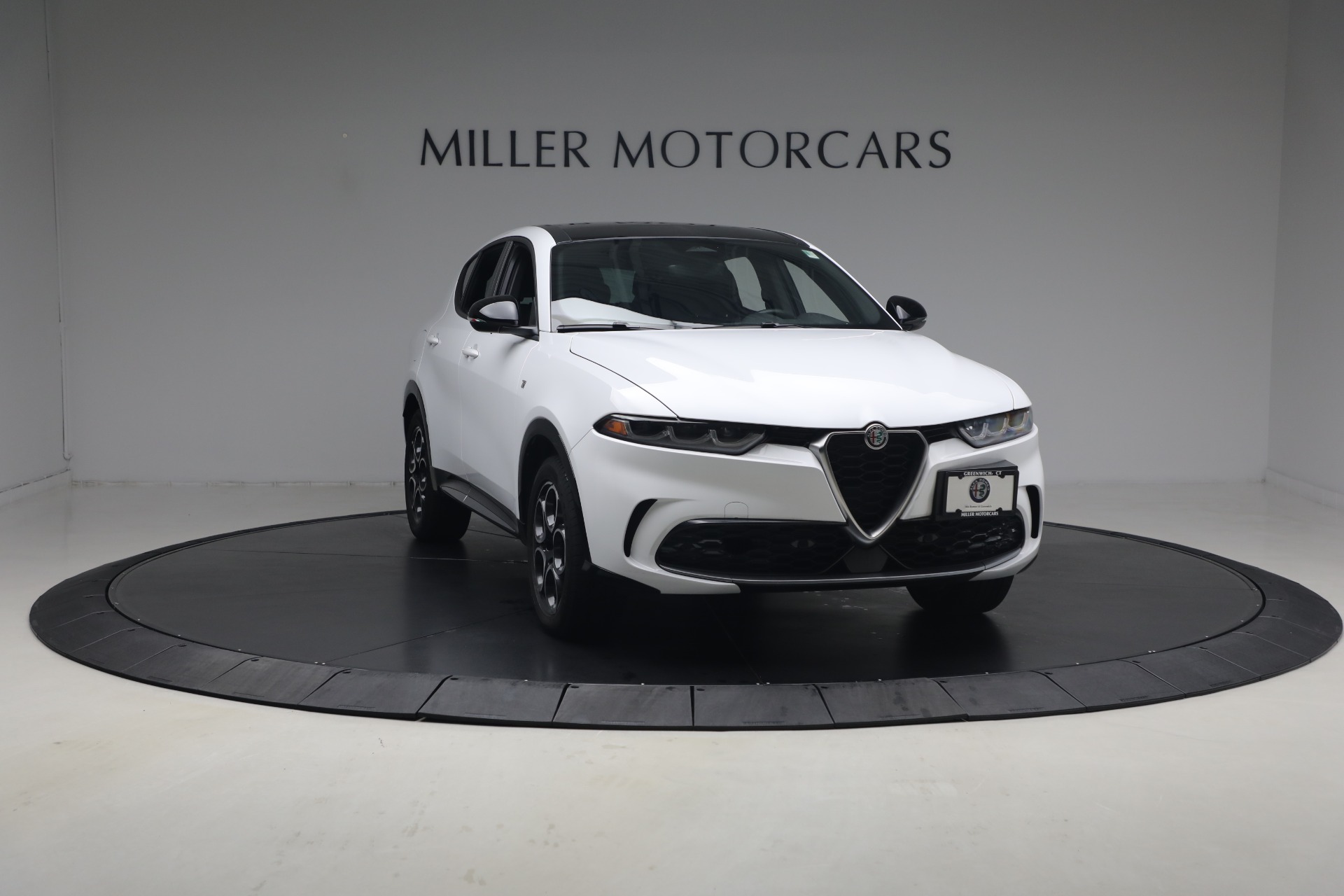 Used-2024-Alfa-Romeo-Tonale-Hybrid-Ti