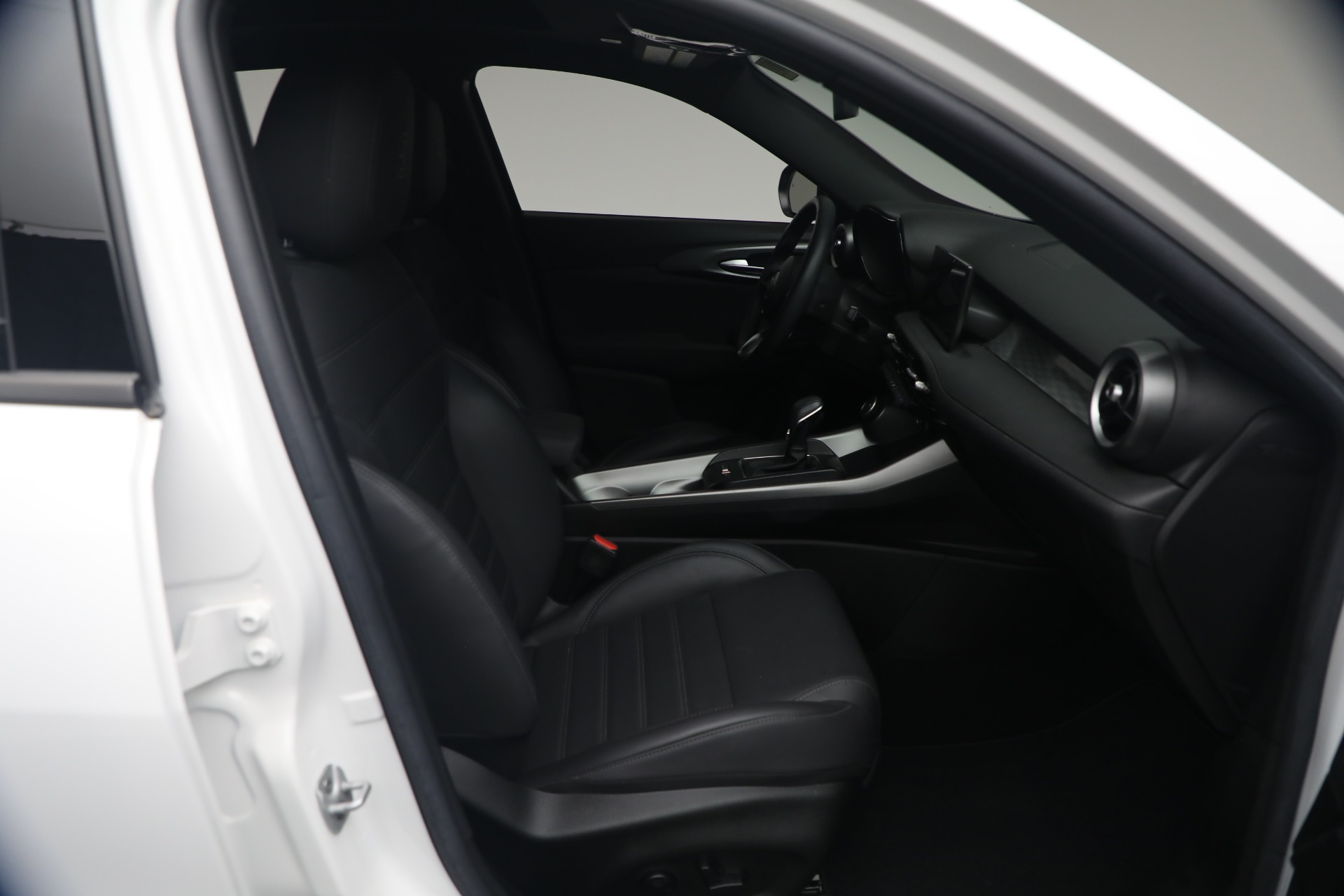 Used-2024-Alfa-Romeo-Tonale-Hybrid-Ti