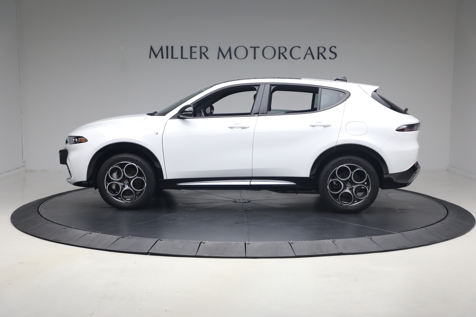 Used-2024-Alfa-Romeo-Tonale-Hybrid-Ti