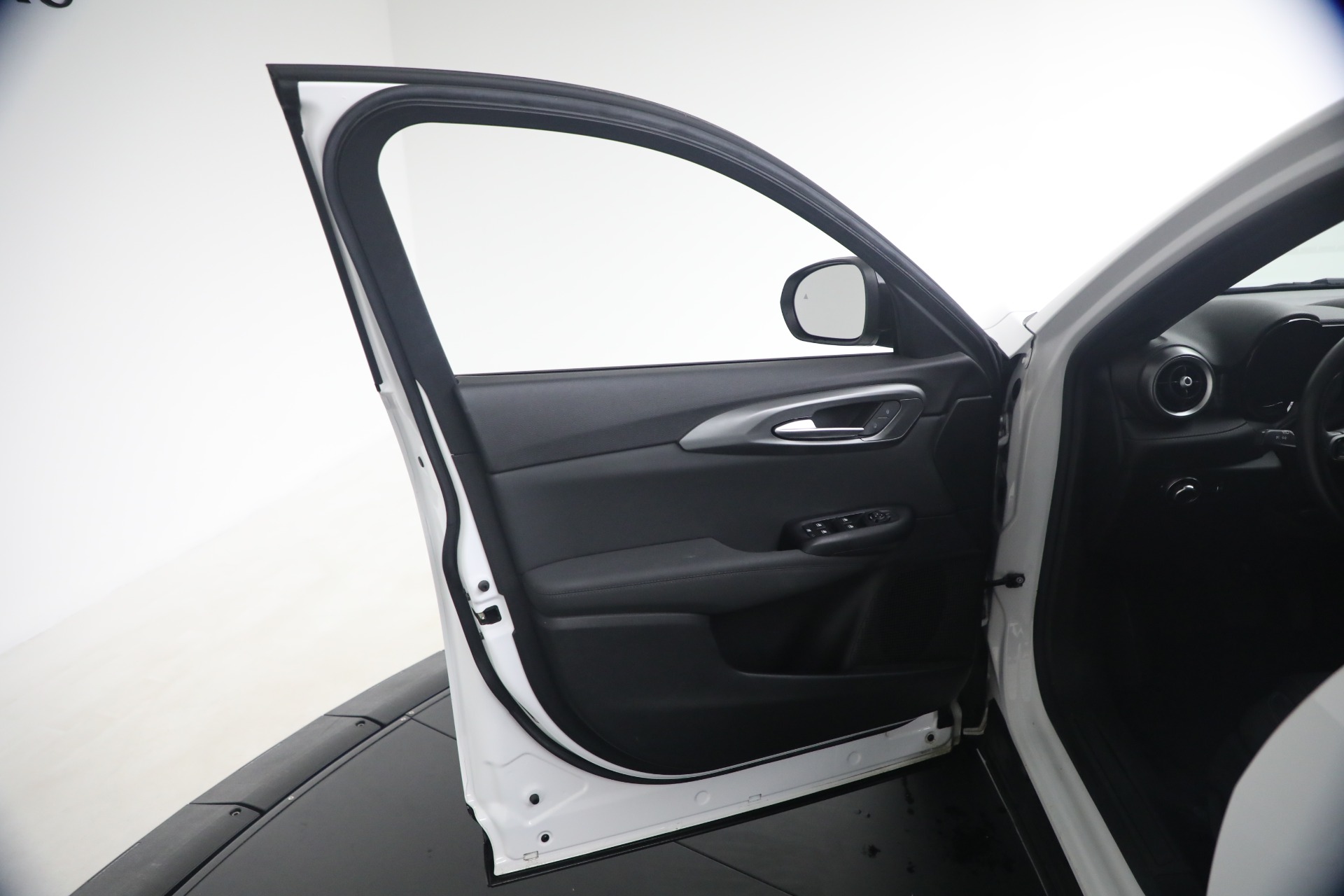 Used-2024-Alfa-Romeo-Tonale-Hybrid-Ti