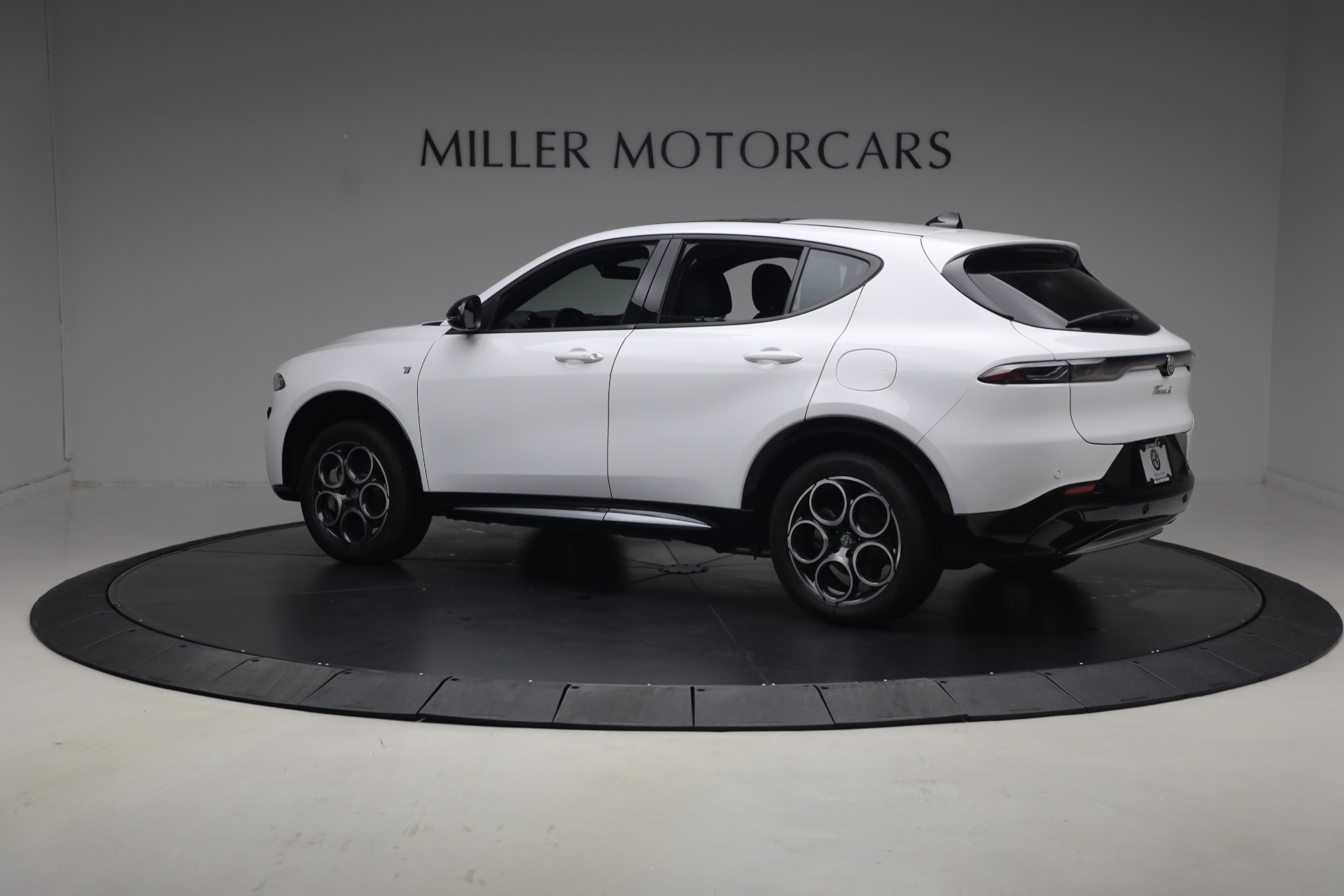 Used-2024-Alfa-Romeo-Tonale-Hybrid-Ti