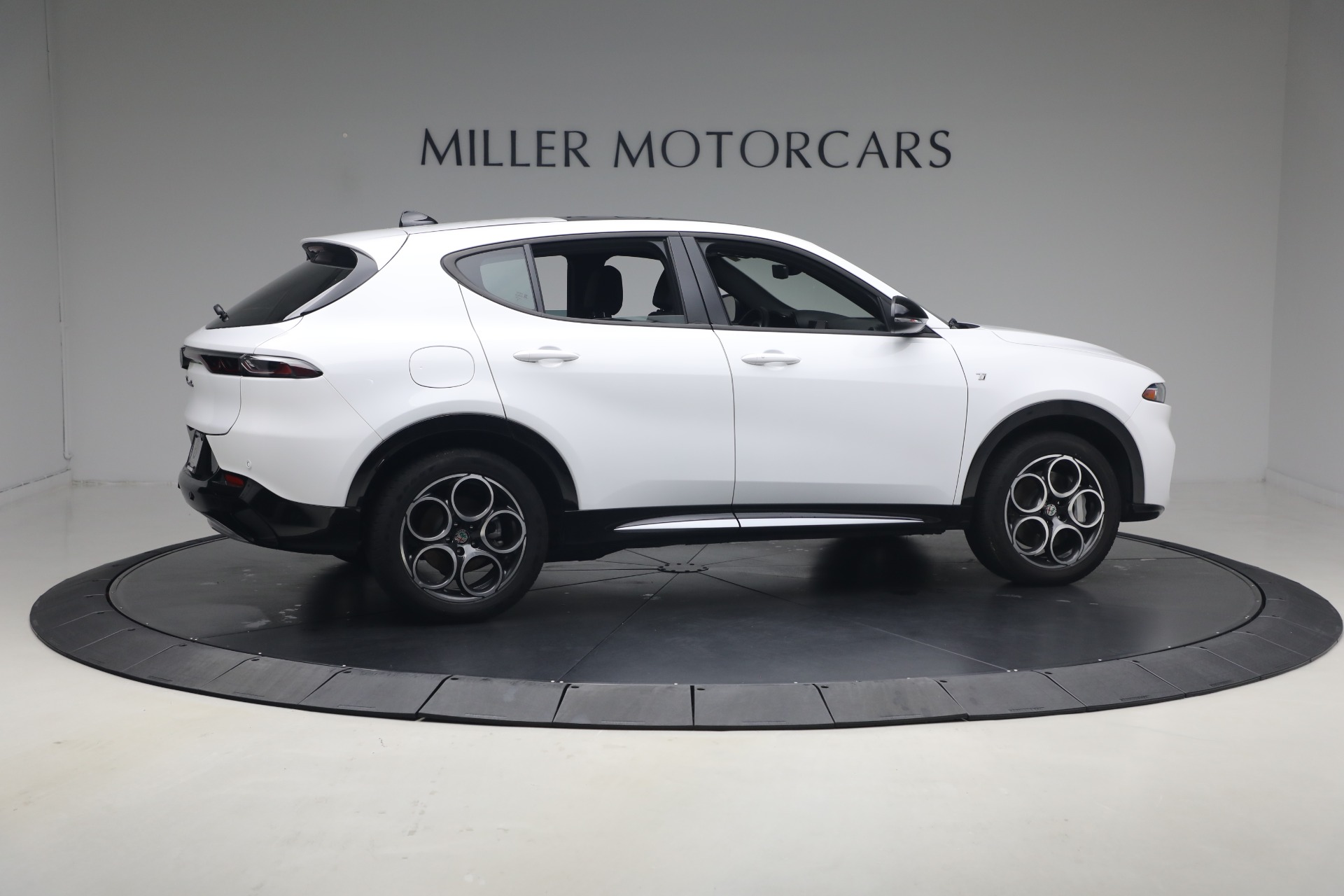 Used-2024-Alfa-Romeo-Tonale-Hybrid-Ti