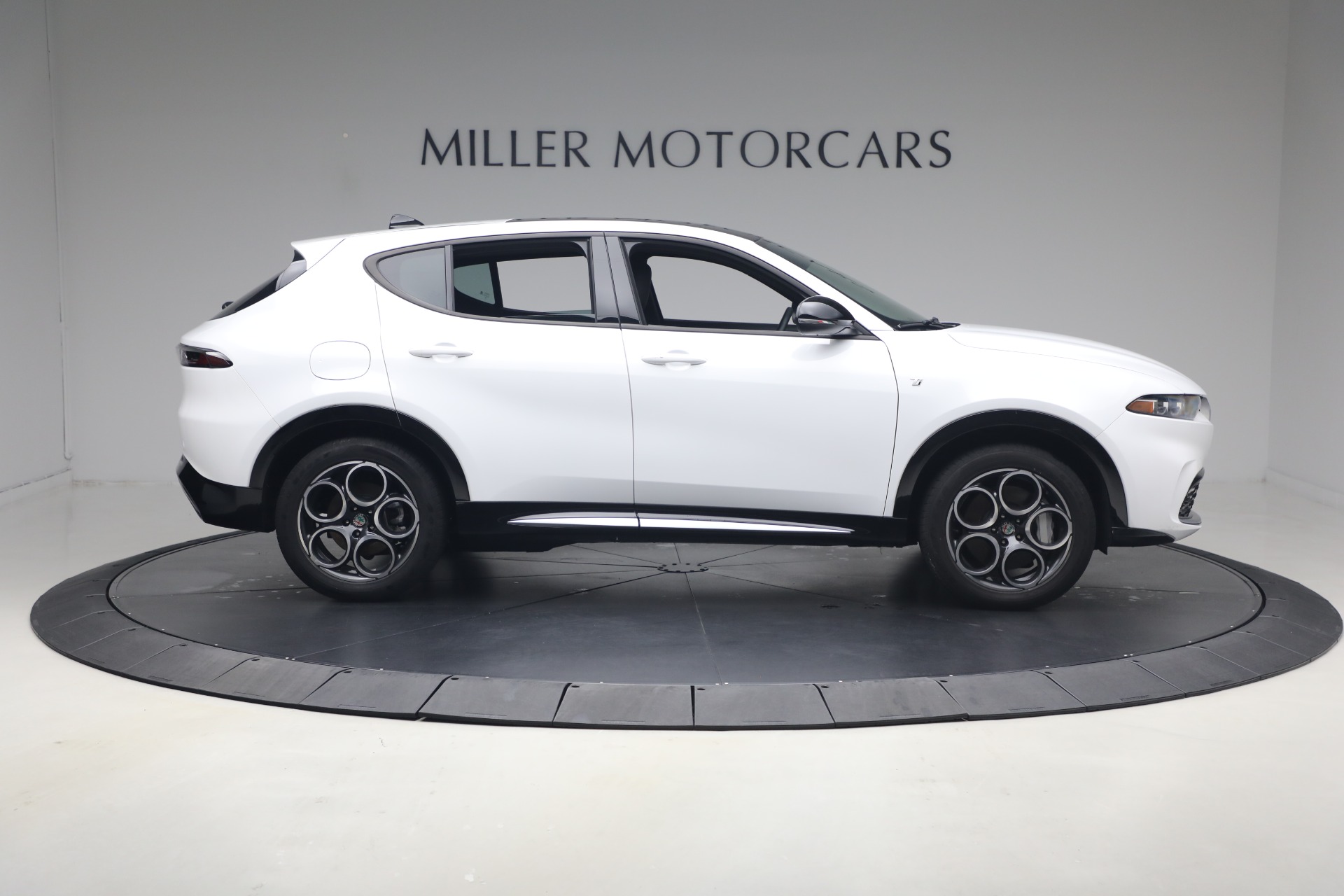 Used-2024-Alfa-Romeo-Tonale-Hybrid-Ti